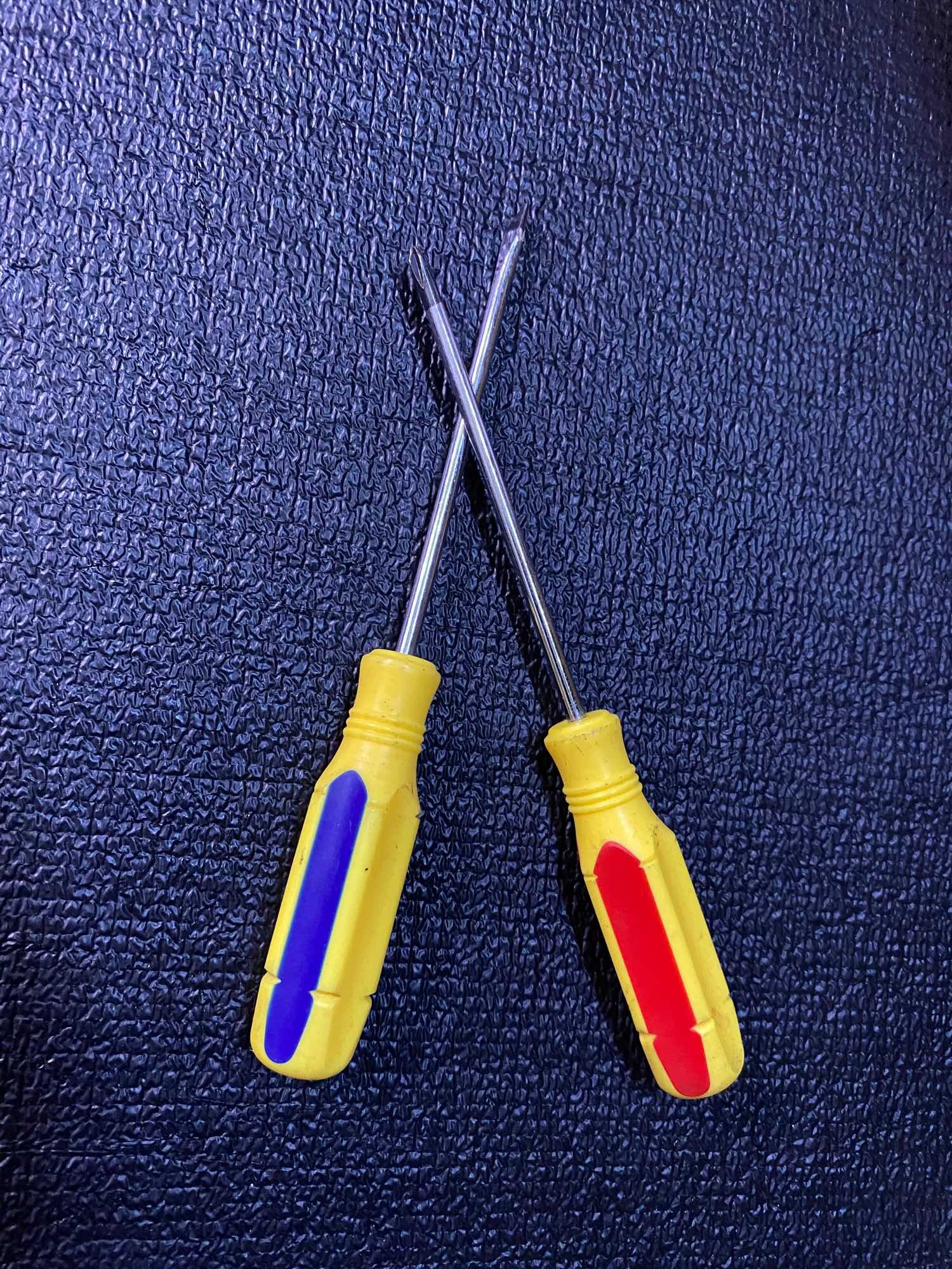 Tô vít 2 và 4 cạnh 3 mm dài 13 cm giá 2 chiếc