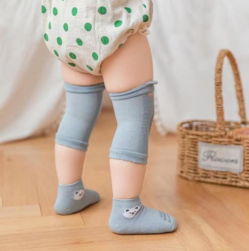 Set vớ + tất tập bò cho bé chống trợt