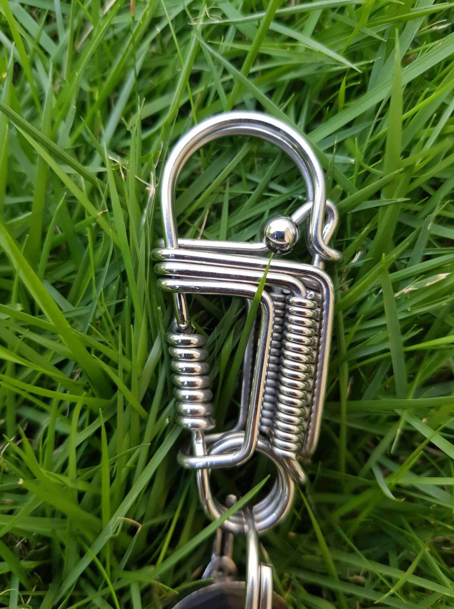 Móc khóa inox. được làm bằng chất liệu inox siêu bền. đàn hồi tốt. càng sài càng bóng đẹp.