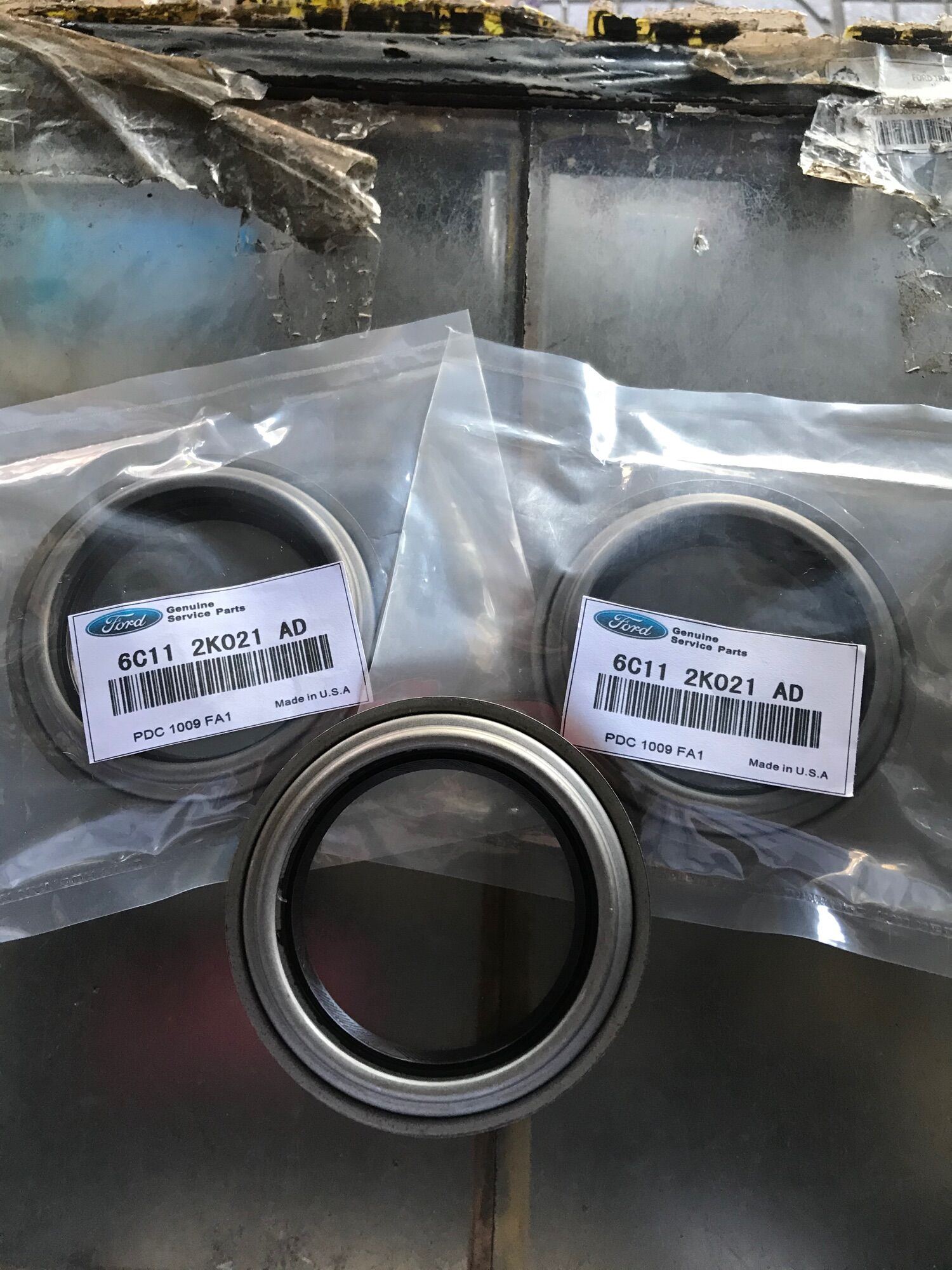 Phớt bánh sau ford transit 2008-2020