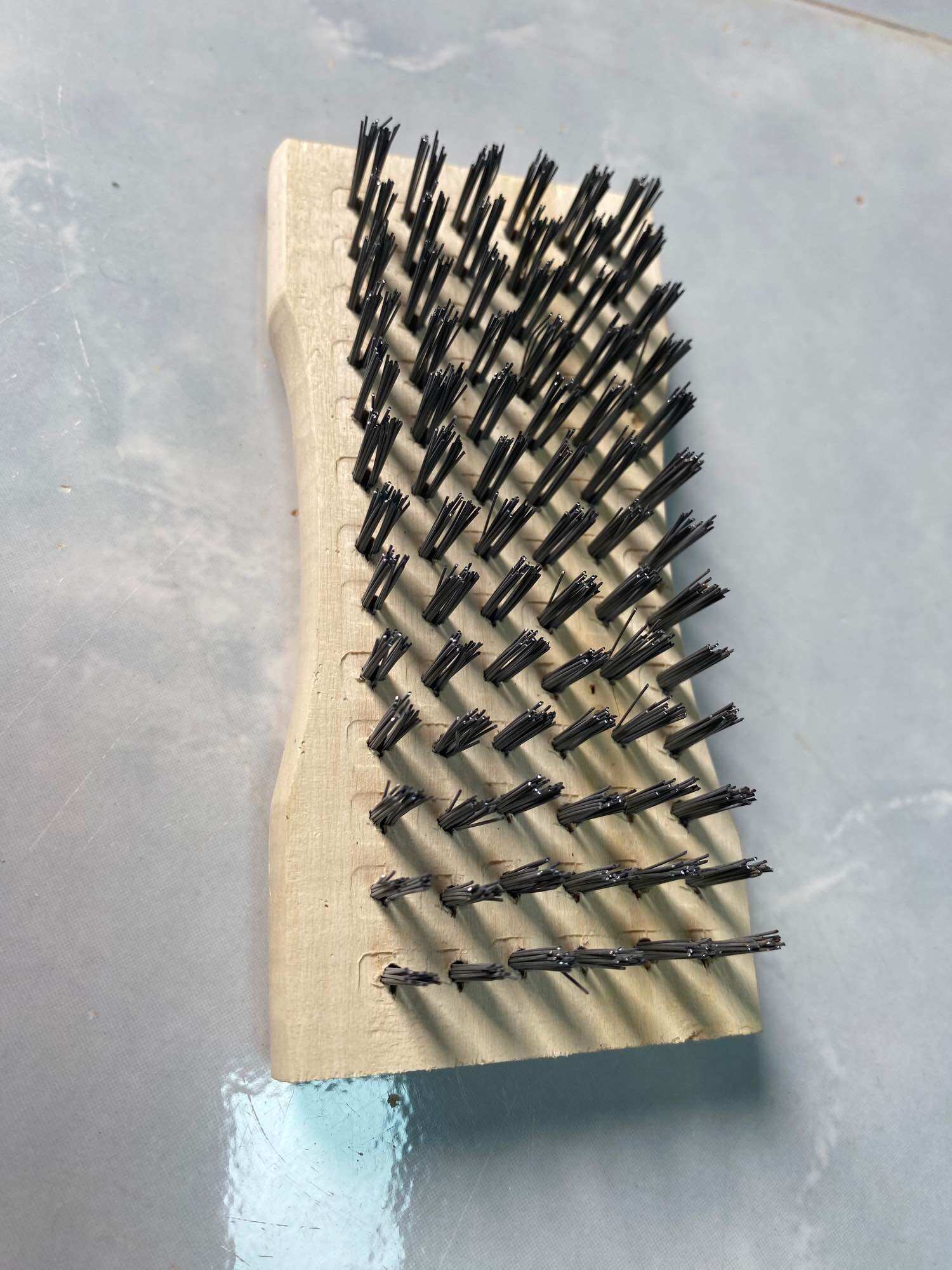 Bàn chải sắt cán gỗ 5hàng-7hàng-vuông