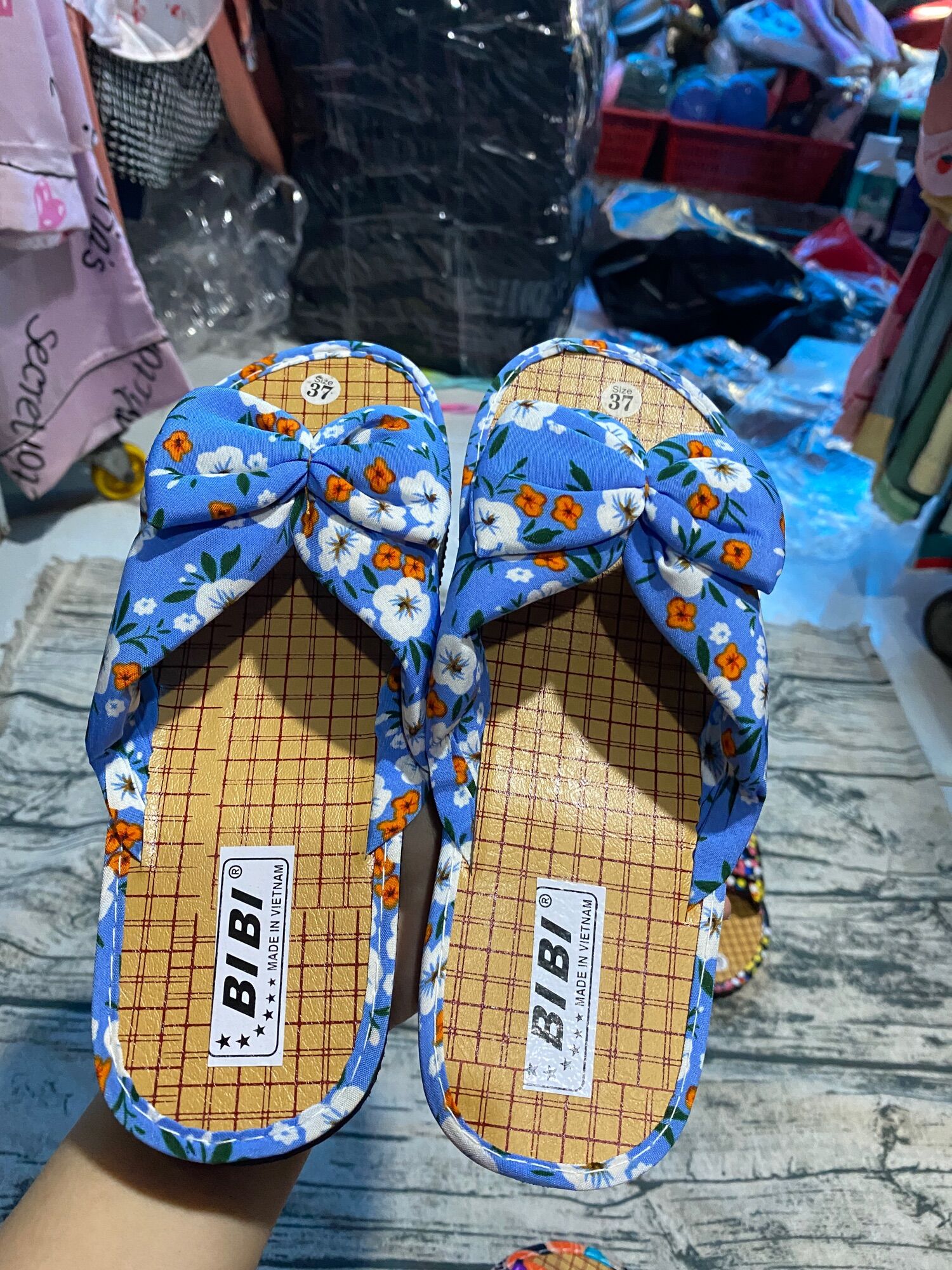 Dép nơ vải mang trong nhà