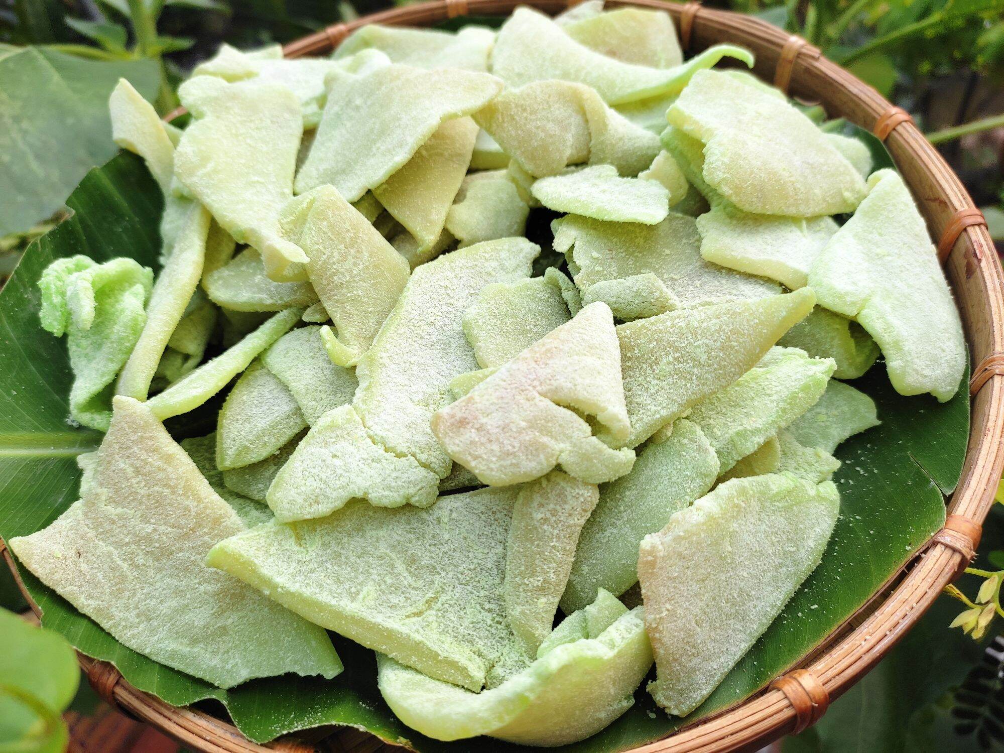 Mứt dừa non miếng màu lá dứa KL: 500g ( Đặc Sản Bến Tre)