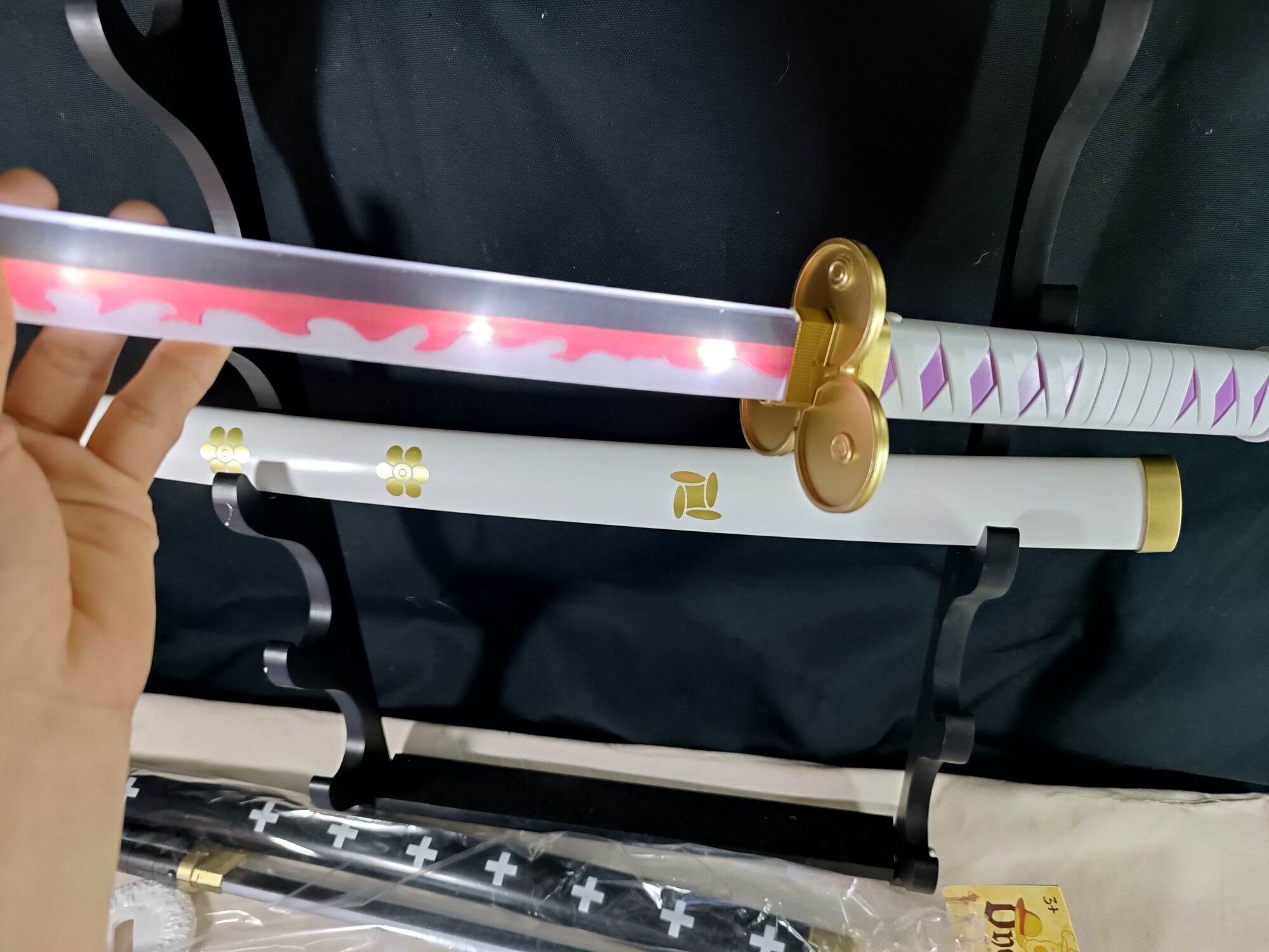 Kiếm phát sáng Zoro One piece