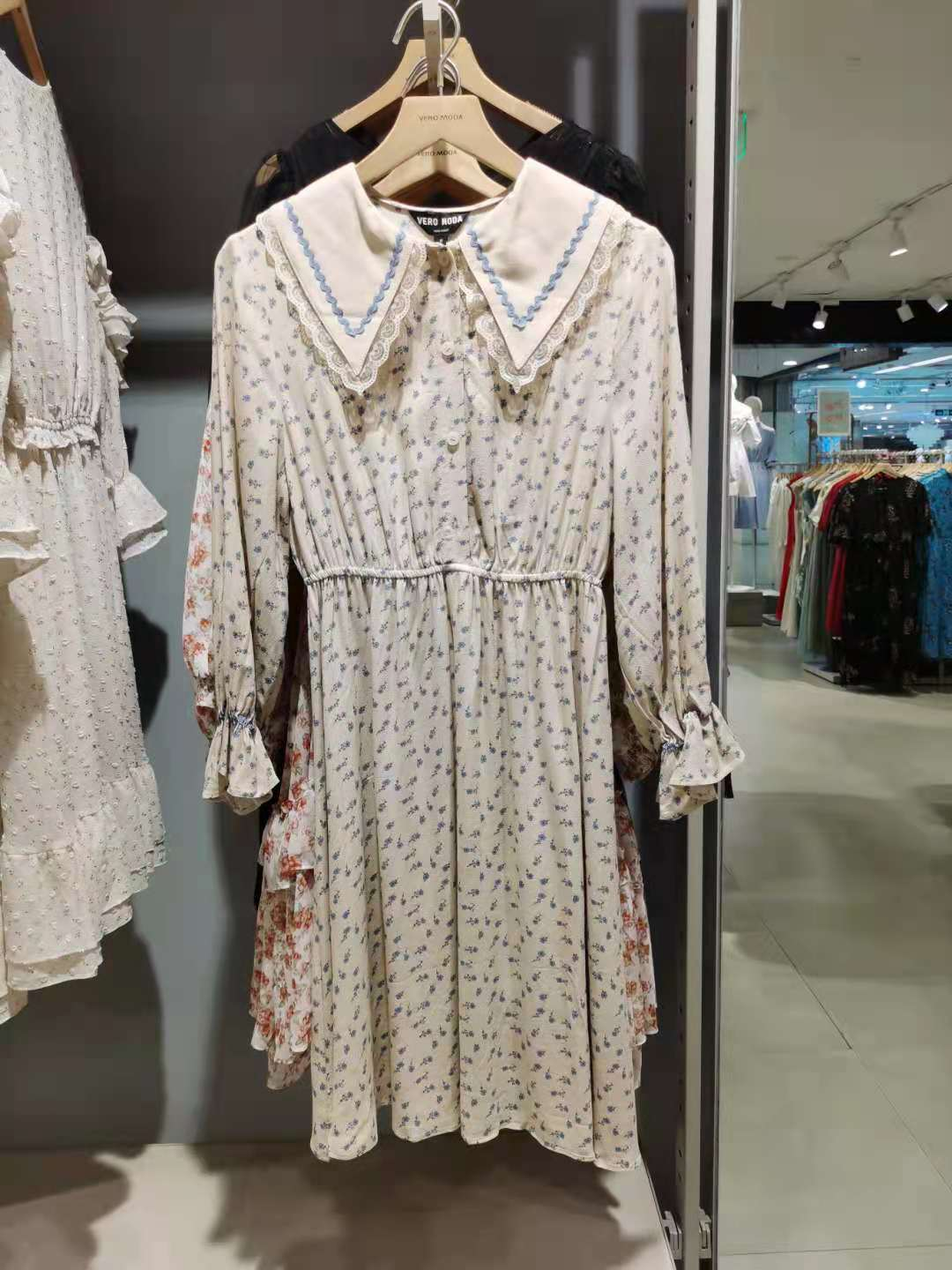 Váy hoa vintage Vero moda