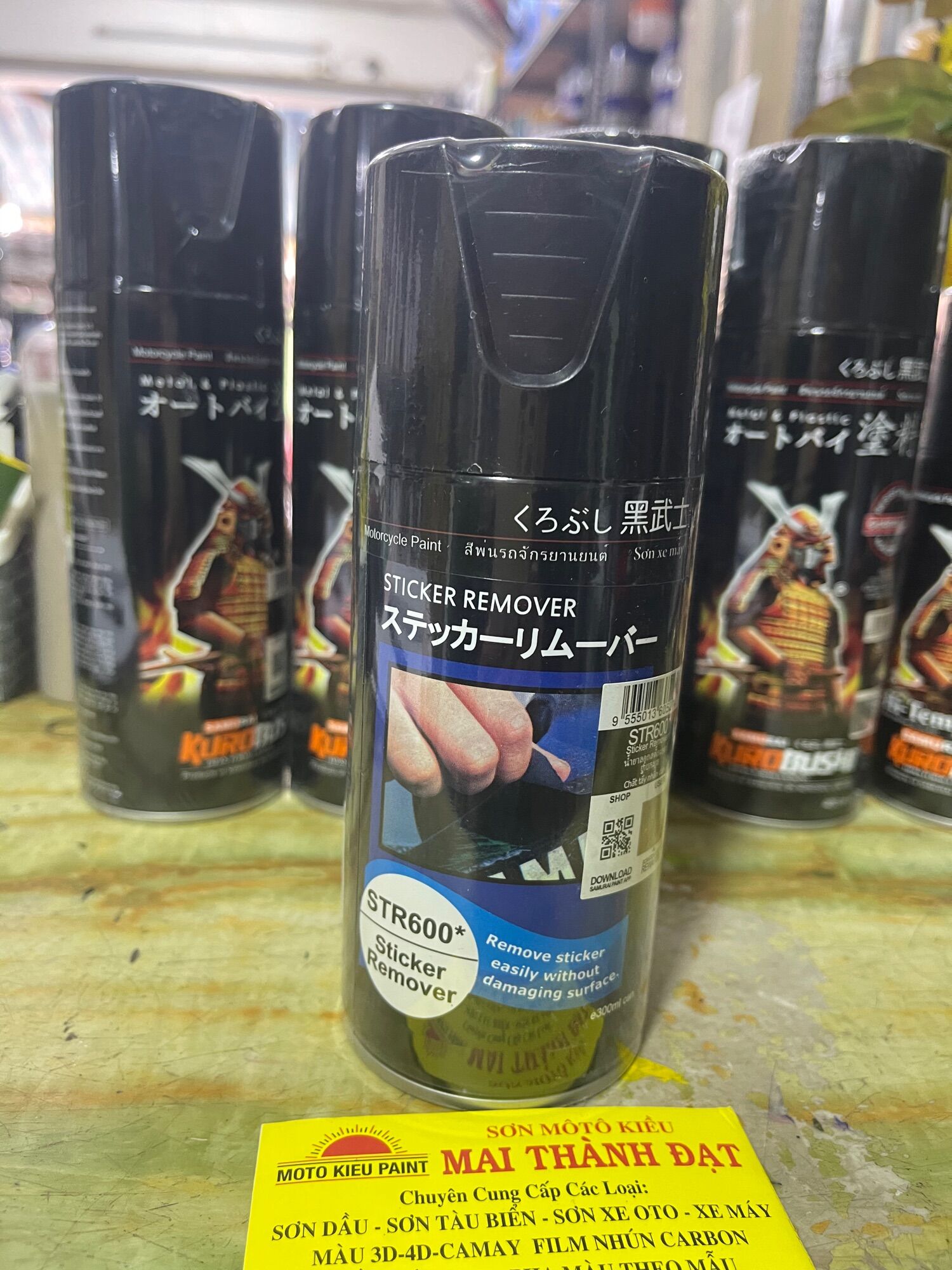 Xịt lột tem Decal xe máy Samurai