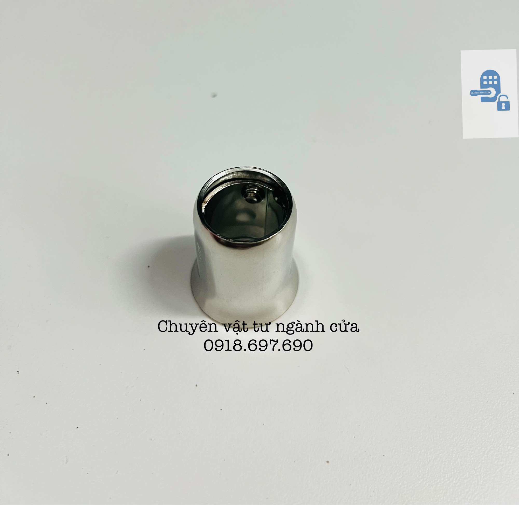 Chén vặn inox 304 bắt cây inox vào tường