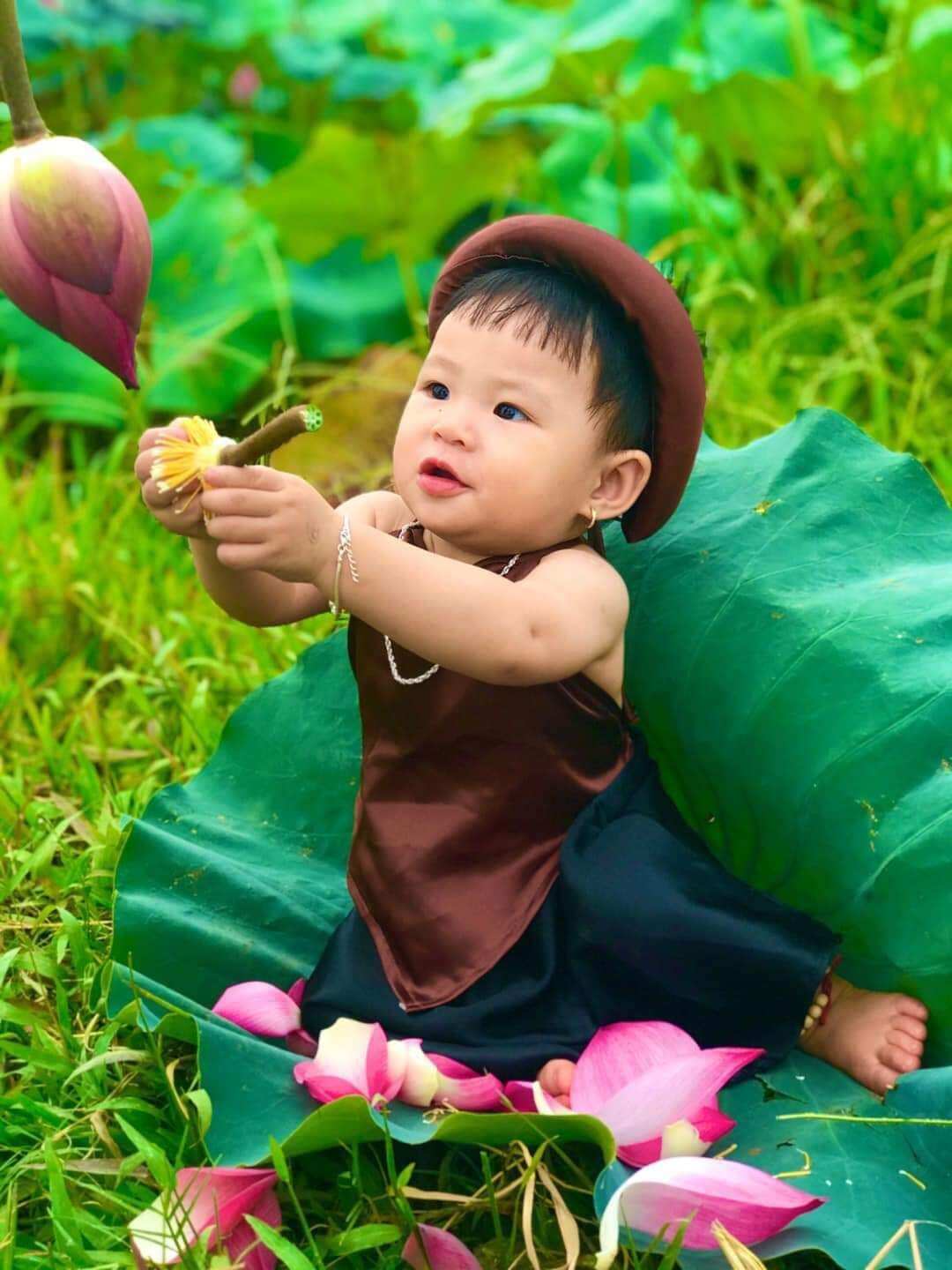 Combo bộ váy yếm nâu kèm mấn cho bé gái_phụ kiện thời trang chụp ảnh
