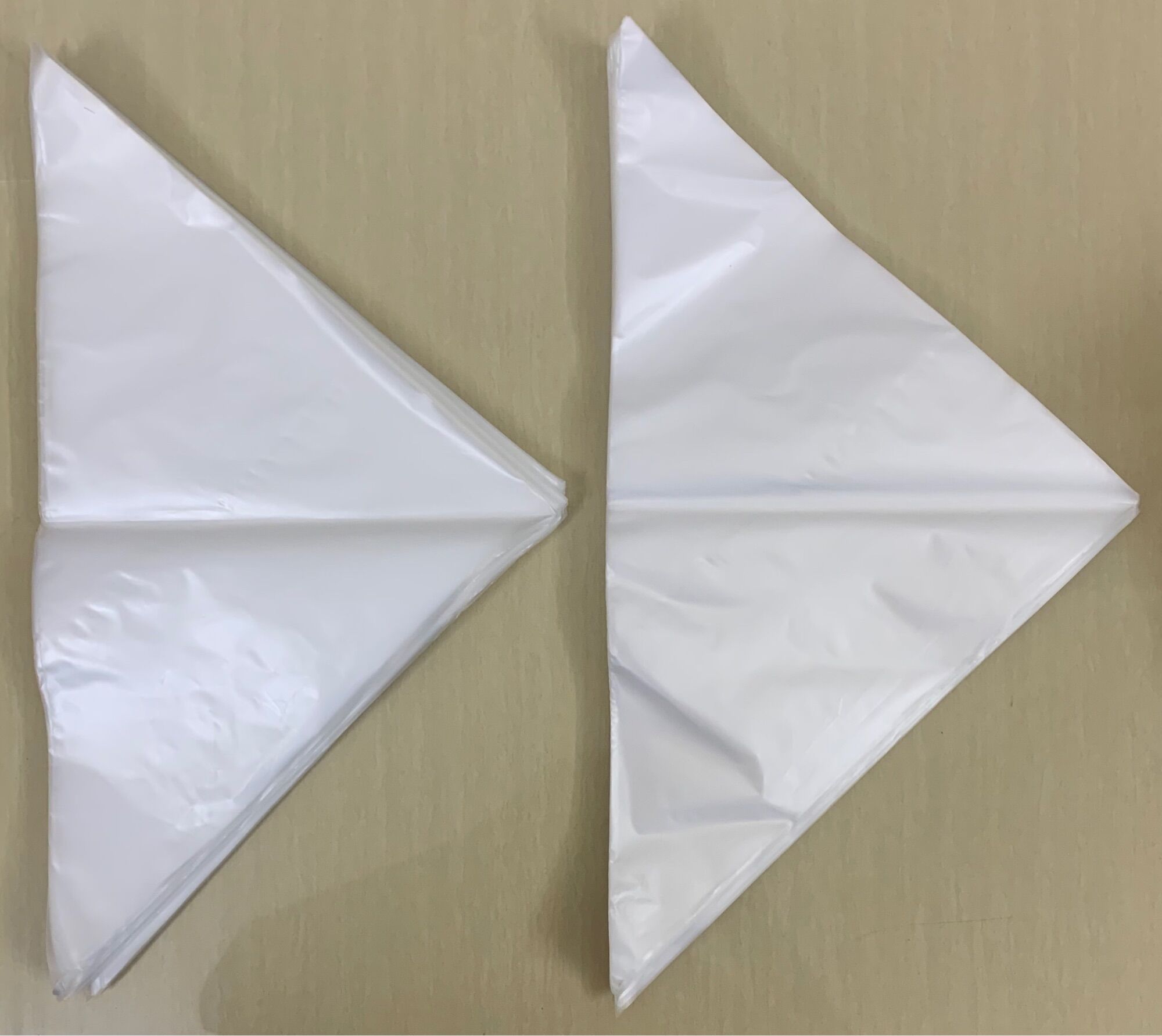 {1 gói/1 kg} Túi tam giác bắt kem (Nhỏ khoảng 580 cái), (Lớn khoảng 310 cái), hàng đẹp