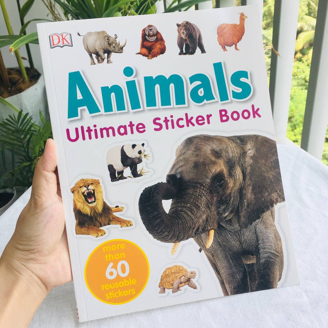 Sách Animal Ultimate Sticker Book - Ultimate Stickers