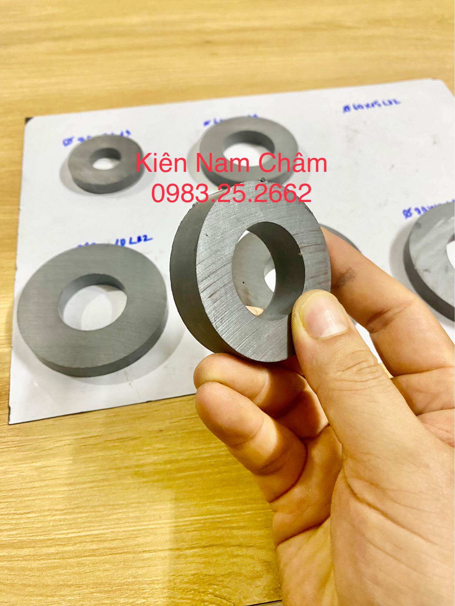 Nam châm vĩnh cửu có lỗ nhiều kích thước
