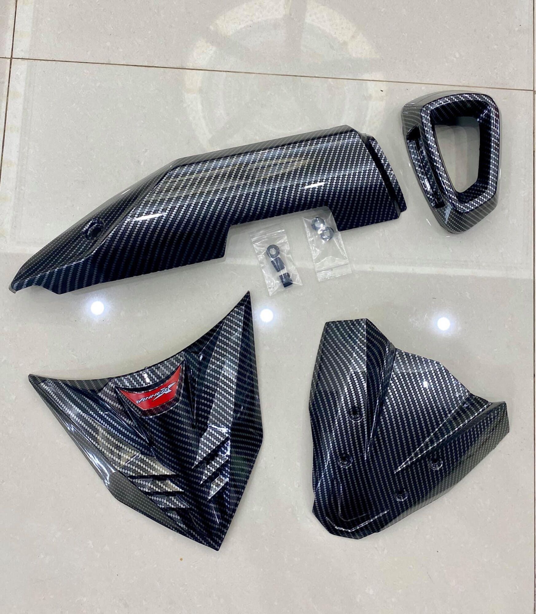 Ốp mặt nạ ốp pô mão gắn winner x