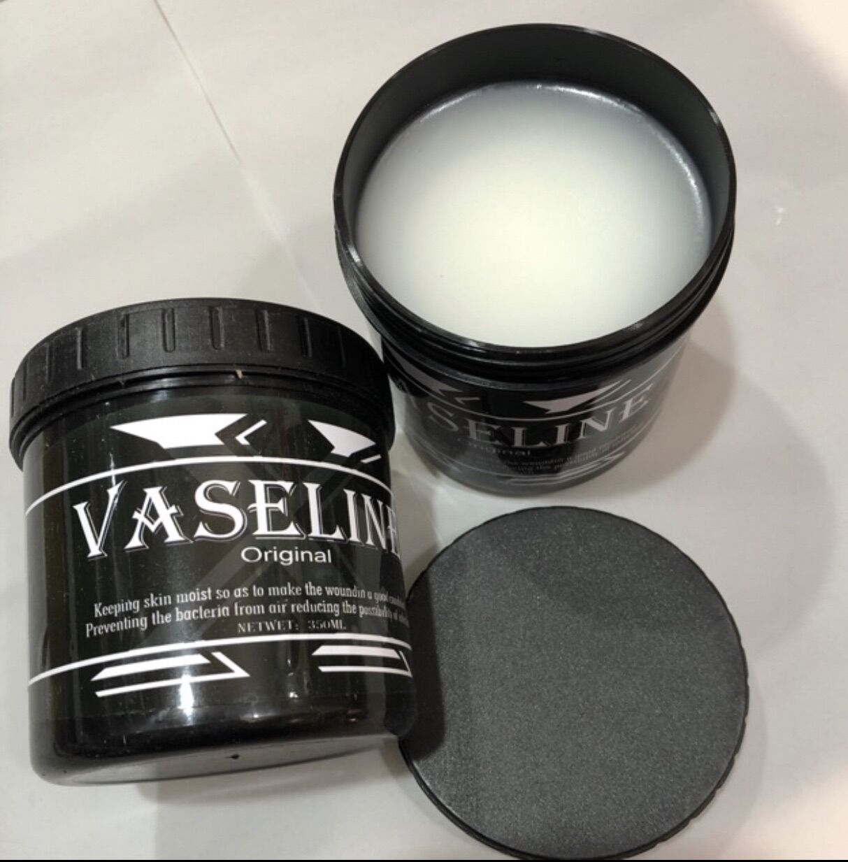 Vazelin hộp màu đen 350g