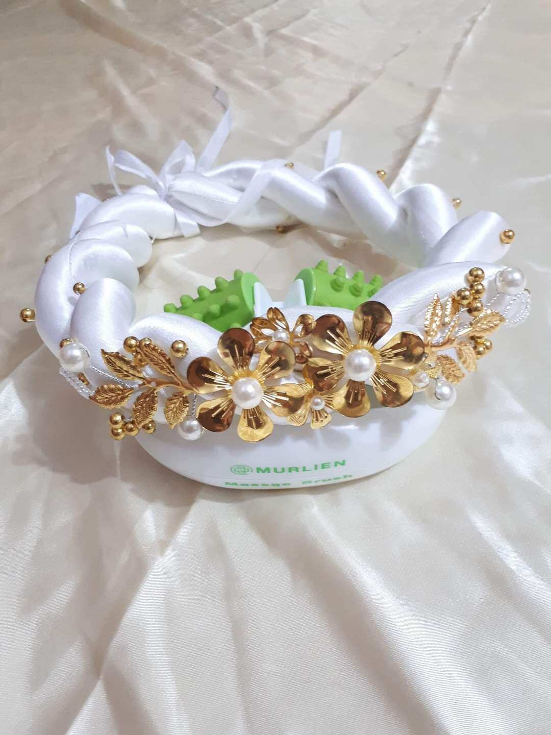 mấn xoắn cô dâu màu trắng
