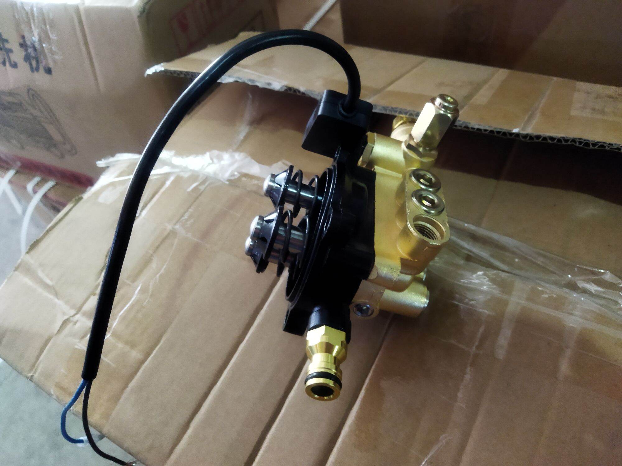 cụm đầu bơm lớn lắp đặt cho máy rửa xe DEKTON.