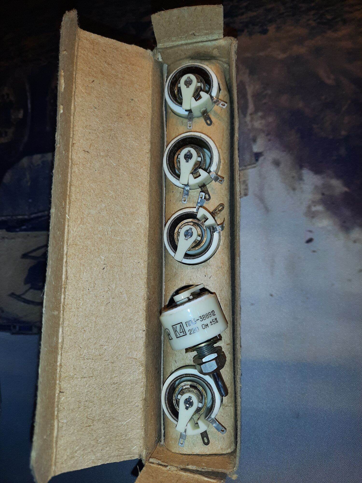 Biến trở 220 ohm 3w