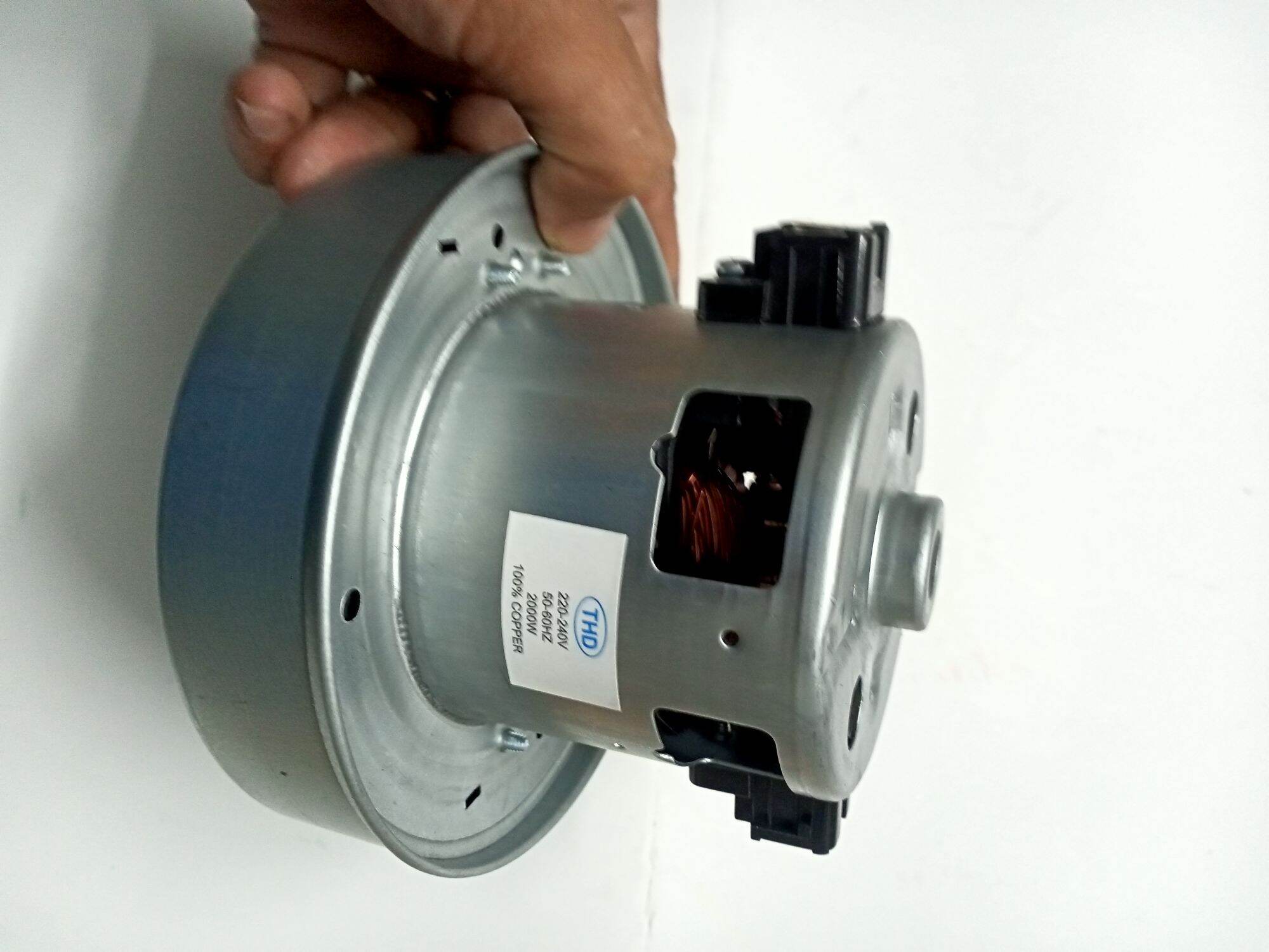 Động cơ máy hút bụi công suất 2000w.