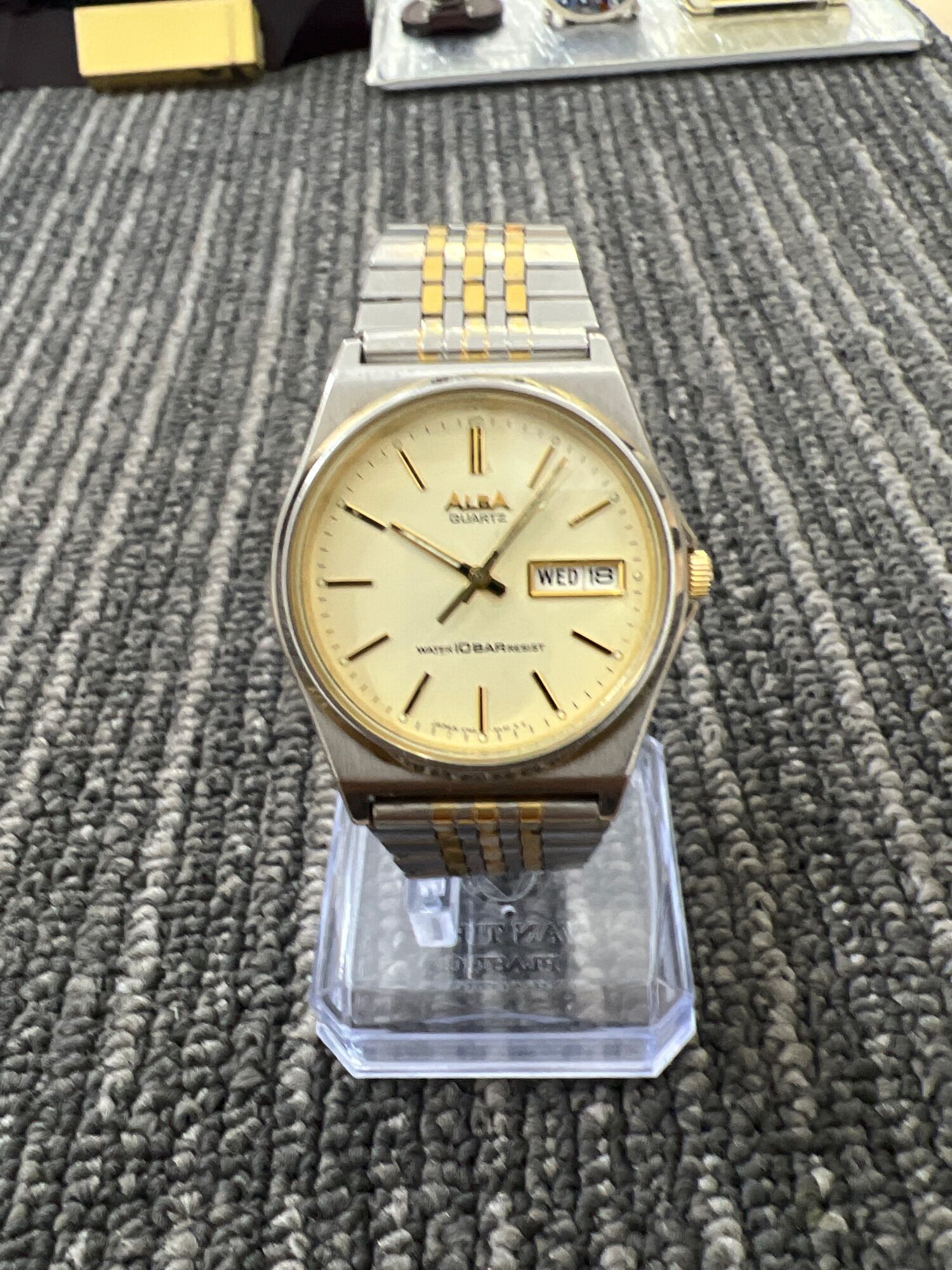 Đồng hồ alba size 36mm, đã qua sử dụng, kính trầy, máy còn mới 90%