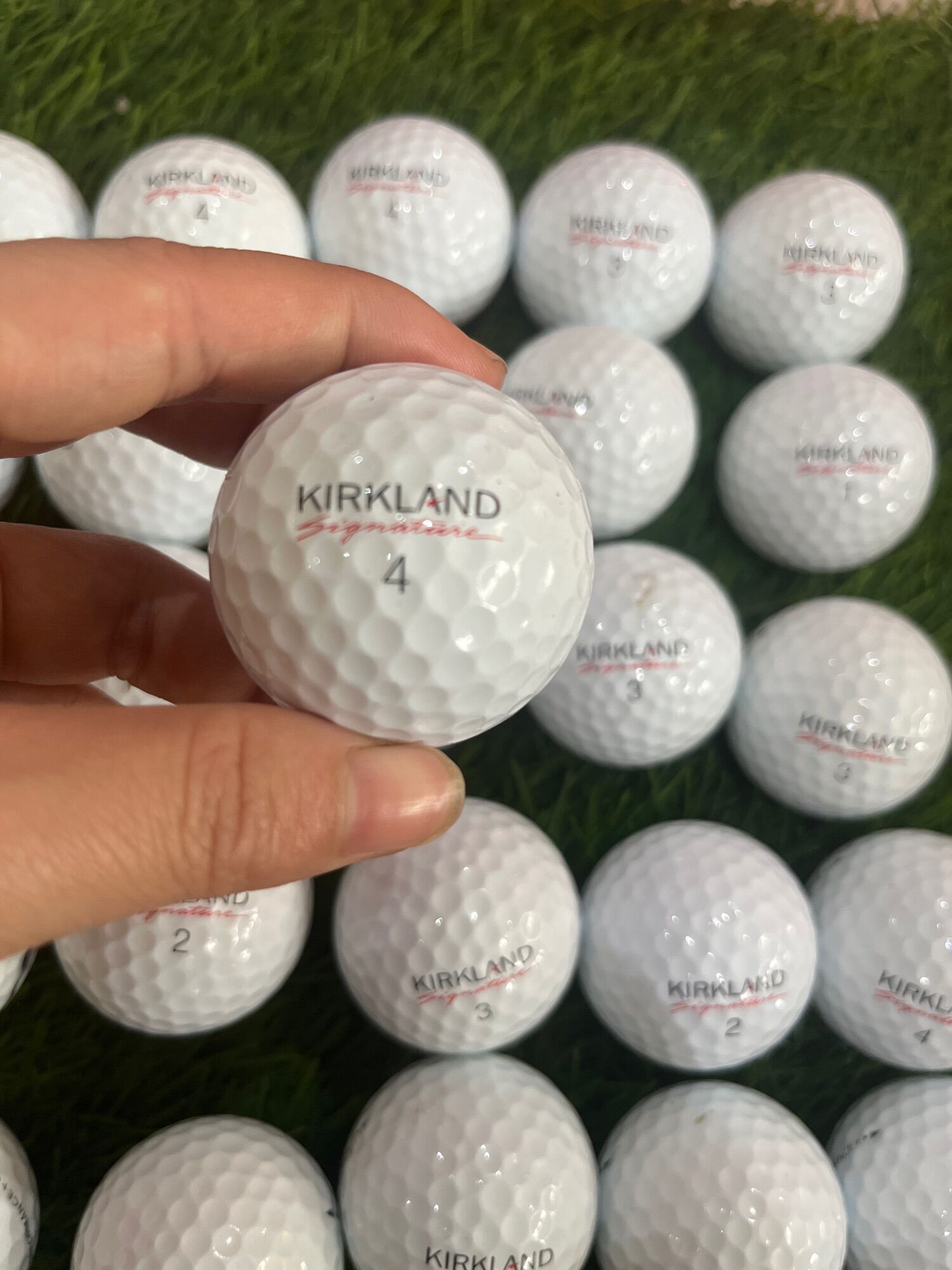 Bóng golf Kirkland độ mới lên đến 90%