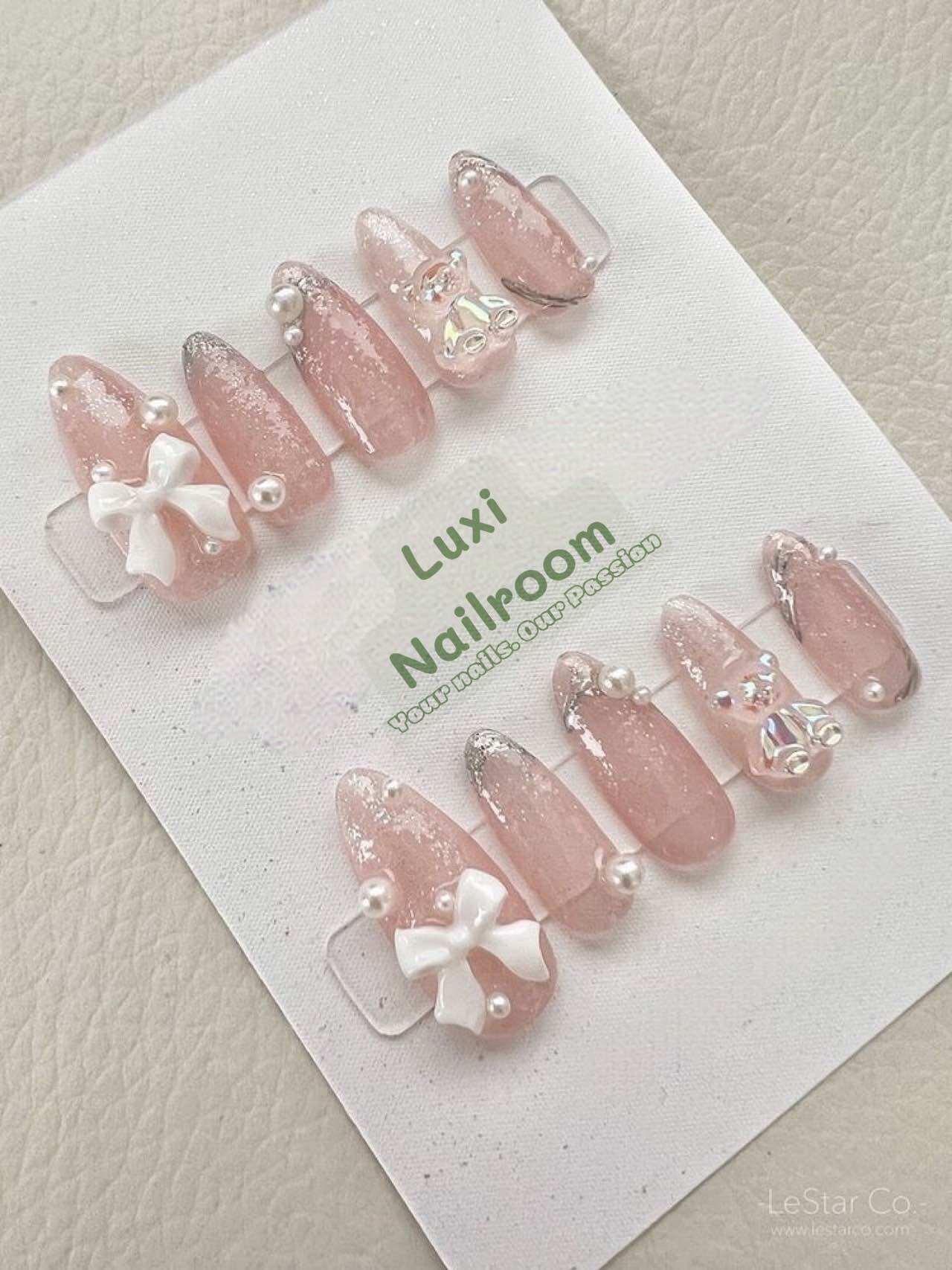 Nailbox - móng úp thiết kế mẫu thạch hồng nhũ đính charm nơ, gấu, châu