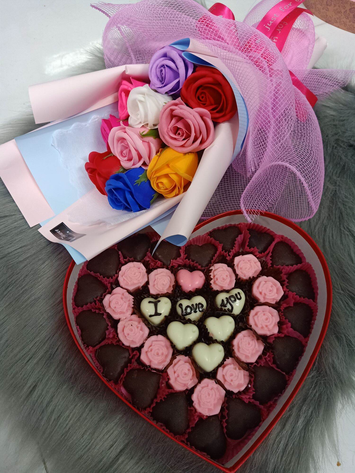45 viên socola VALENTINE theo yêu cầu ( kèm thiệp nếu yêu cầu)