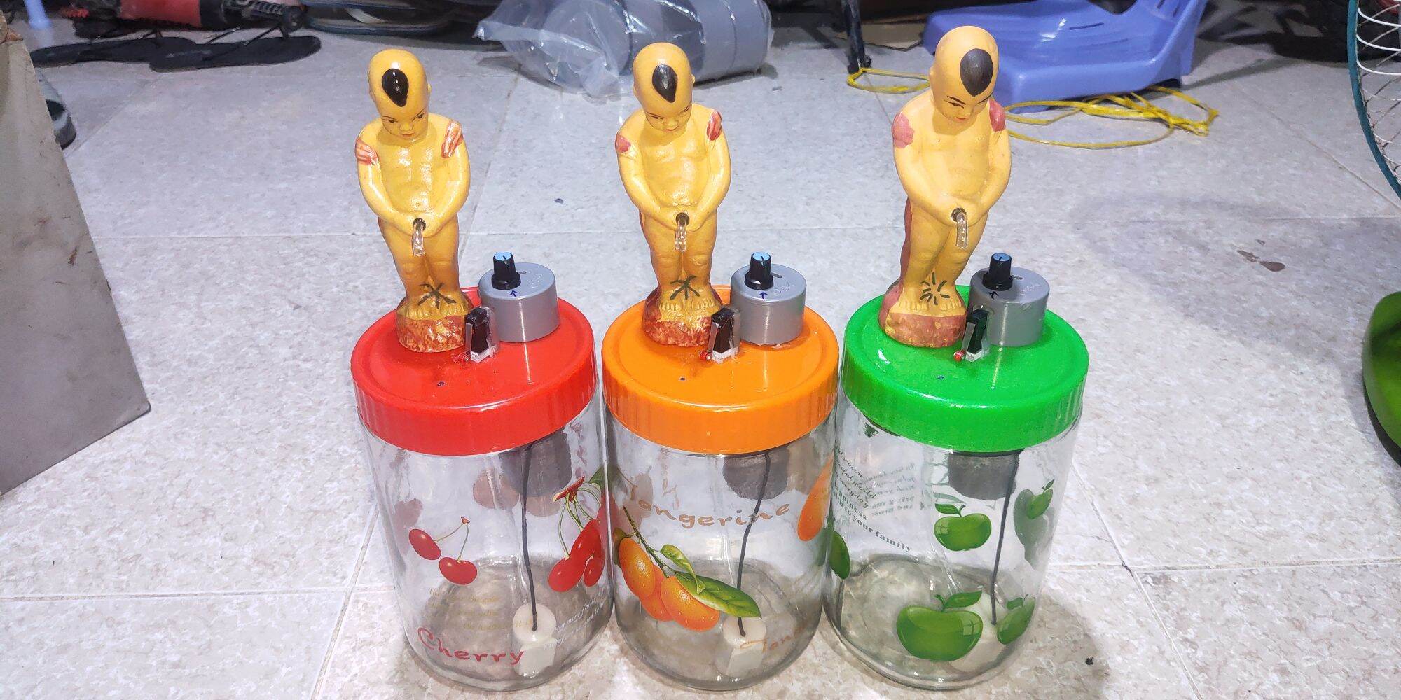 MIỄN PHÍ SÍP bình rót ruou tự động chú tiểu thủy tinh 2 lít