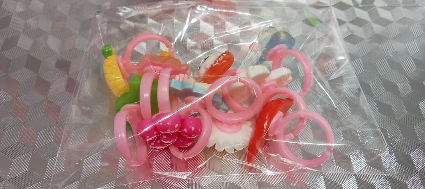 Set Nhẫn Nhựa charm siêu cute (10 nhẫn /set các bé sẽ có 10 kiểu charm xinh khác nhau...)
