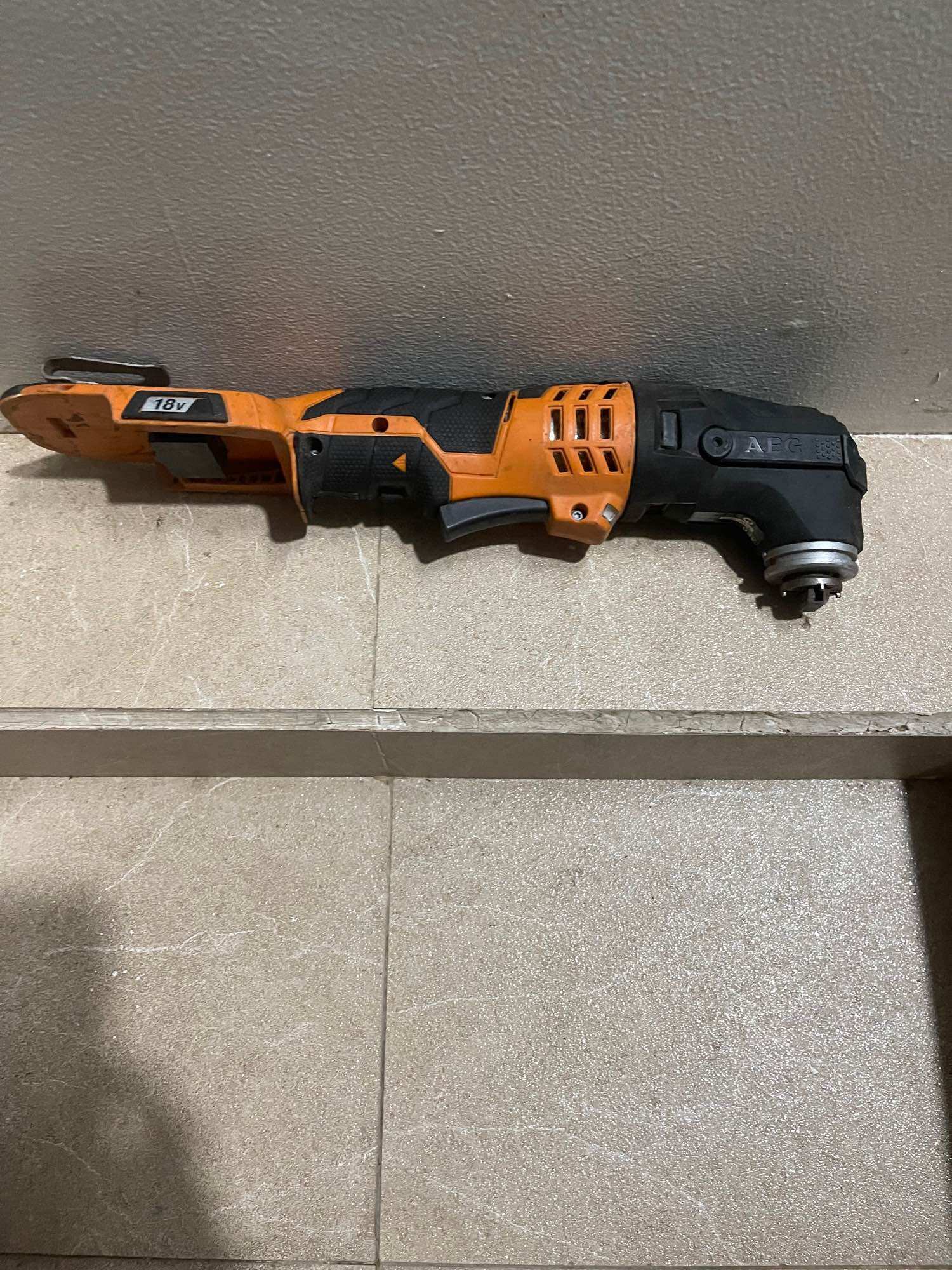 Cắt rung AEG 18v