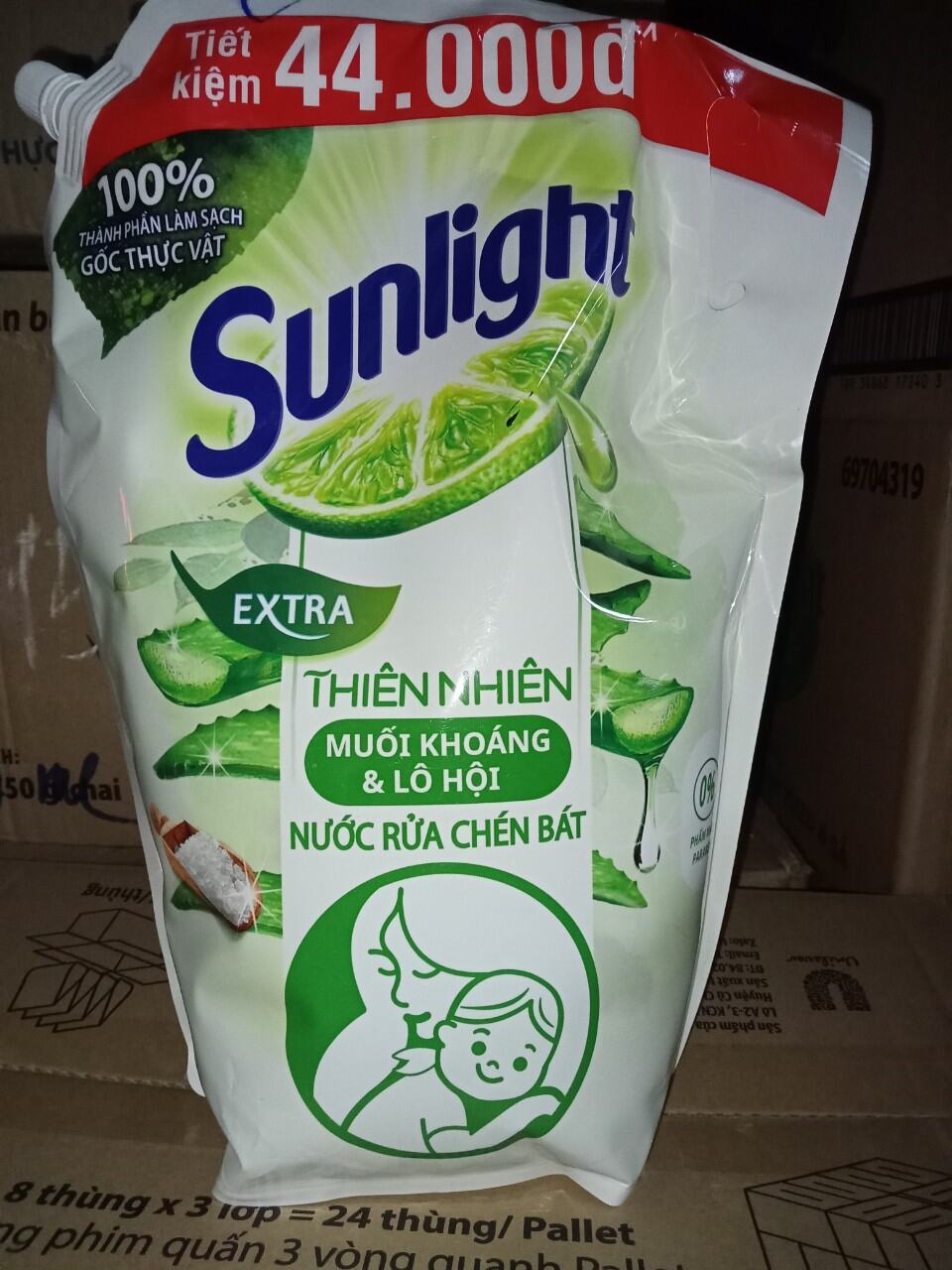 Nước Rửa Chén Sunlight túi 3,4kg hương nha đam và muối khoáng thiên nhiên hàng chính hãng CTY. Đánh bay các vết dầu mở cứng đầu ngay cả trên đồ nhựa.