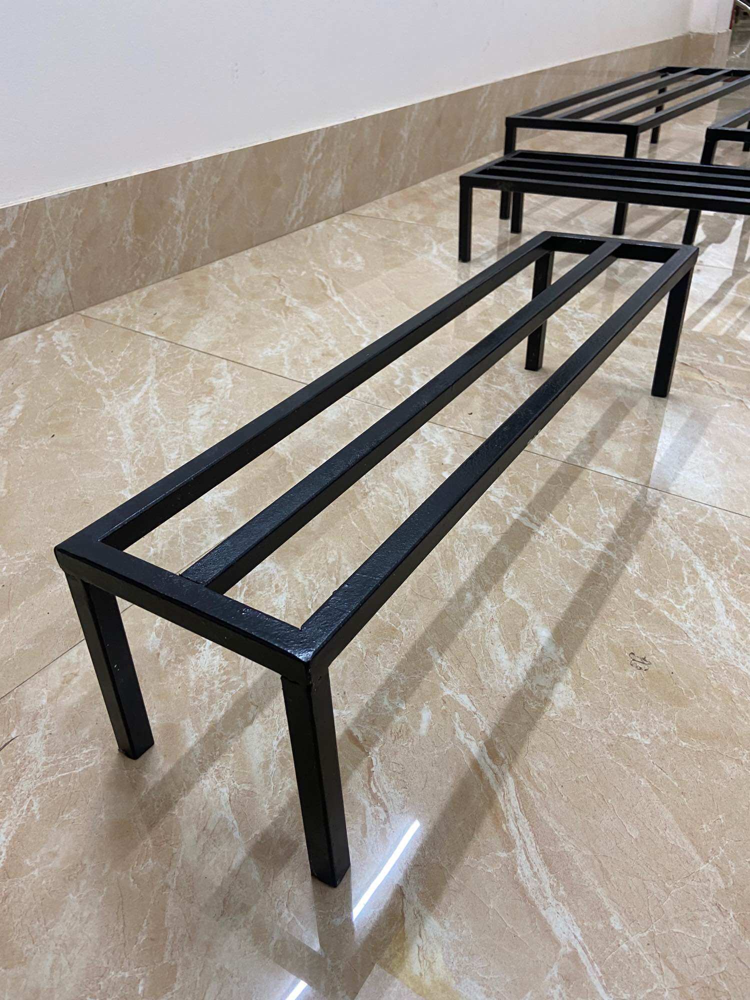 Kệ sắt kê chậu cây cảnh, giá đỡ chậu hoa: dài 80cm, rộng 20cm, cao 20cm,sắt hộp 2*2cm, chân có nút nhựa chống trầy