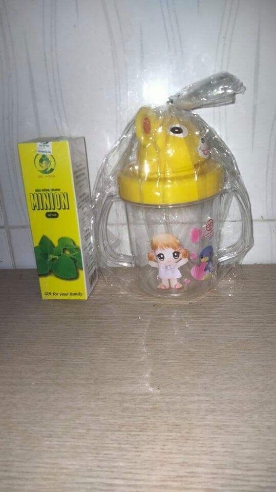 Sáp giữ ấm Minion cho bé ( Hộp 20G)( Tặng bình uống nước cho bé)
