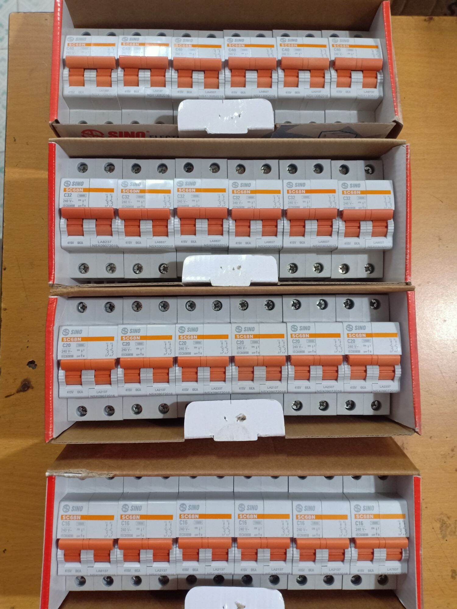 Át-attomat,Cầu dao tự động 2 pha Sino