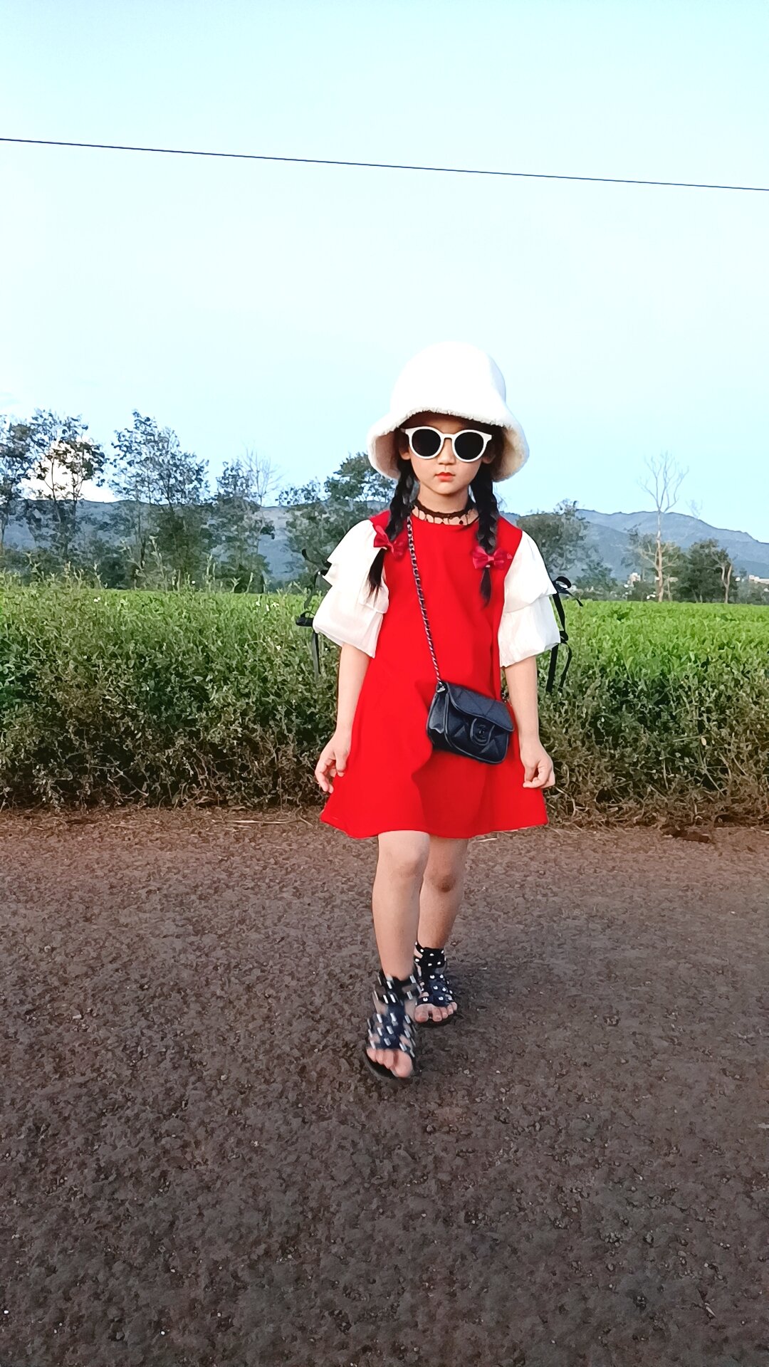 Váy nhung tiểu thư dễ thương cho bé gái