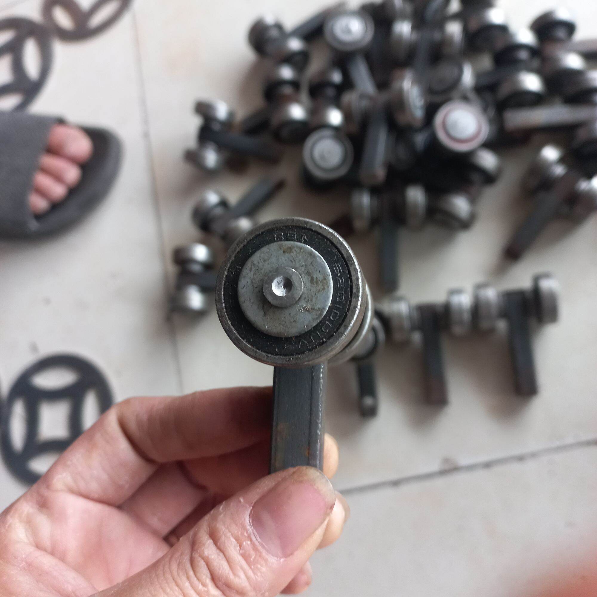 Bi treo cửa lùa, cửa xếp đk bánh 32mm
