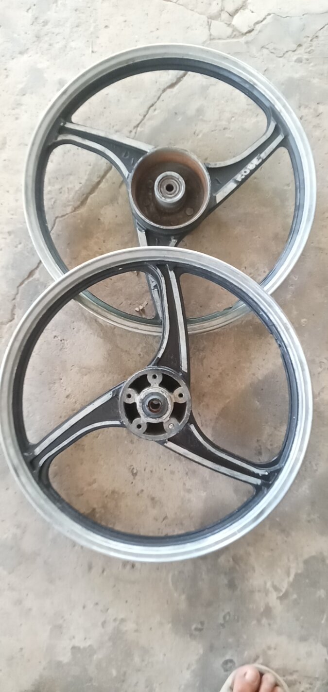 Cặp mâm 3 cây dẹp đĩa 5 lỗ rã xe.nguyên xi,có trầy bao lỗi.