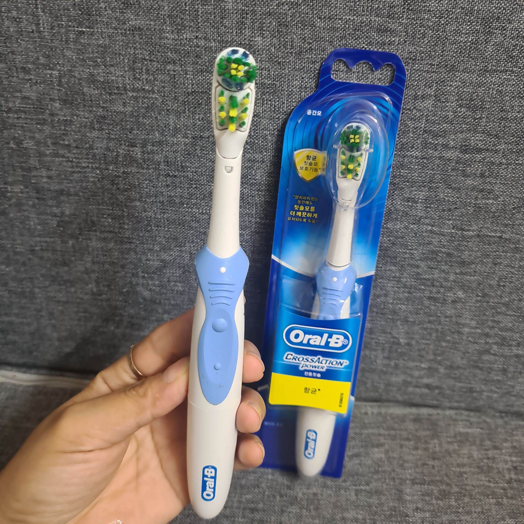 Bàn chải điện Oral B cho người lớn có thay được đầu bàn chải