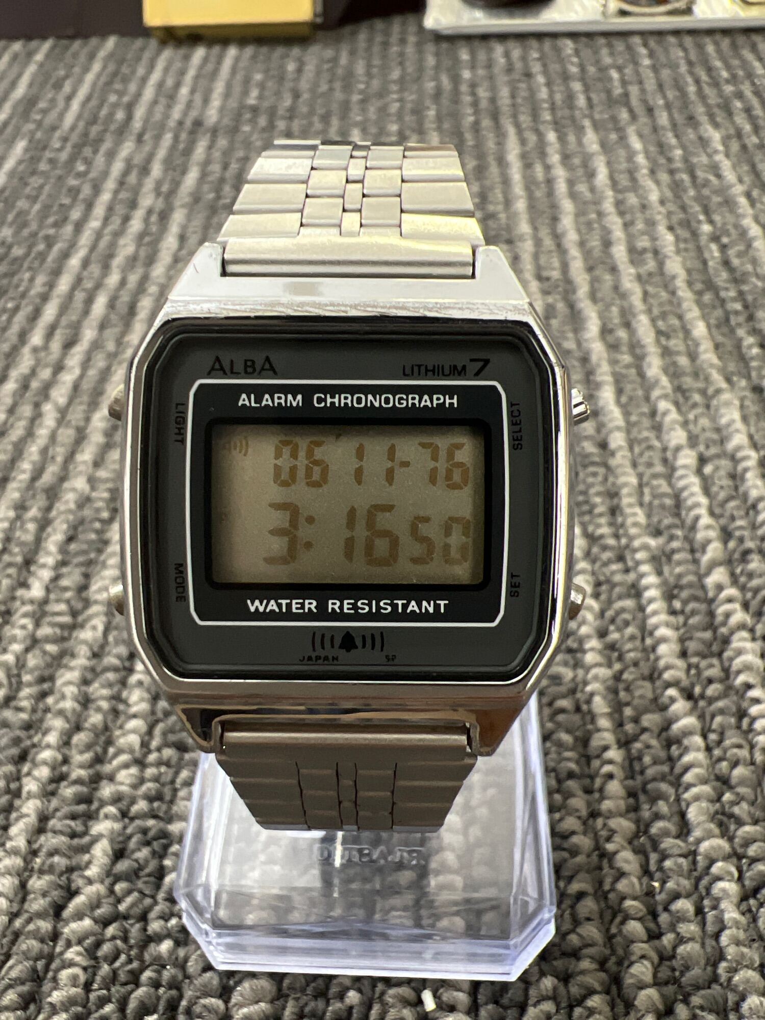 Đồng hồ Digital Allba Alarm chronograph, đã qua sử dụng mới 98% 