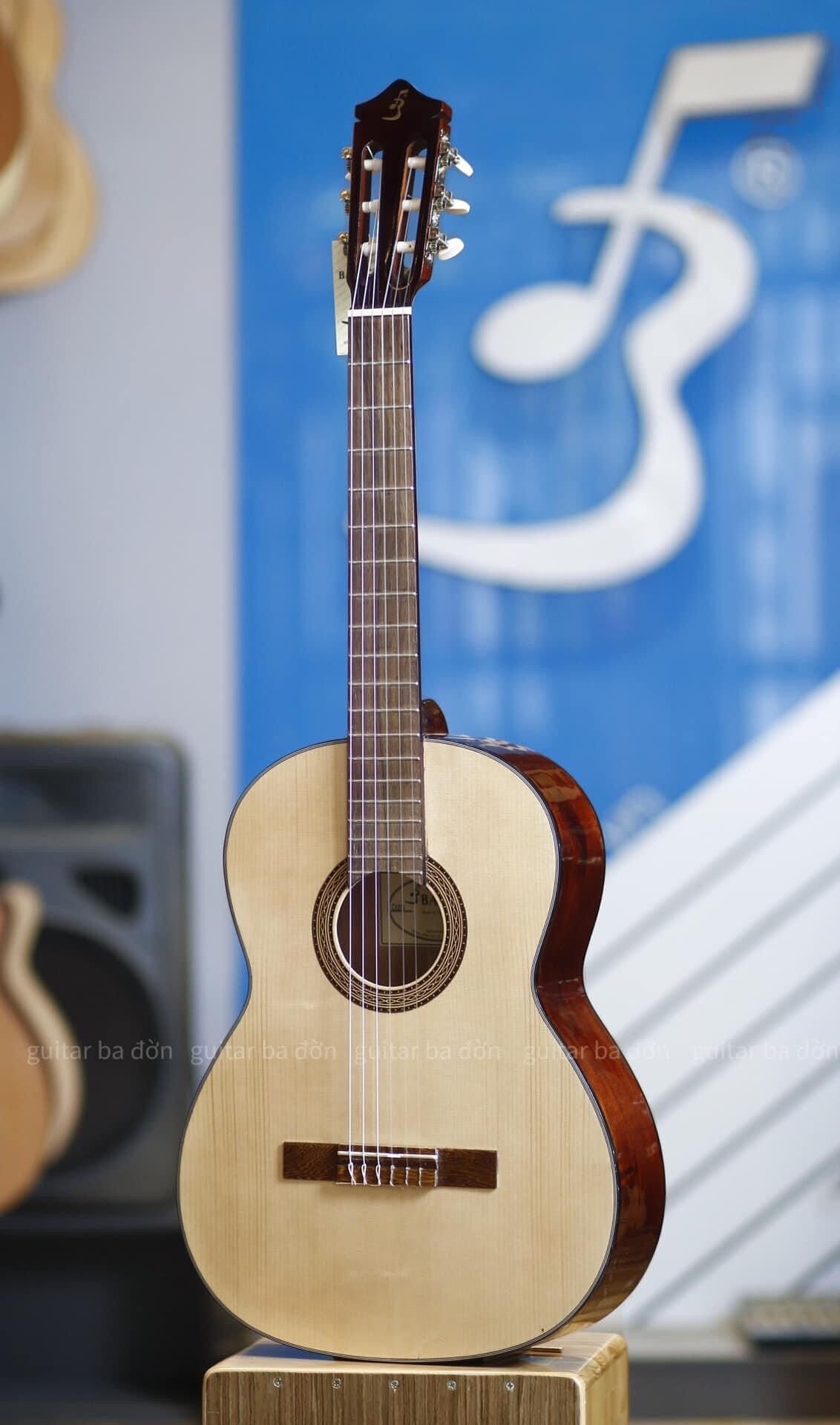 Classic C120 có ty chống cong cần gỗ Hồng Đào nhập khẩu