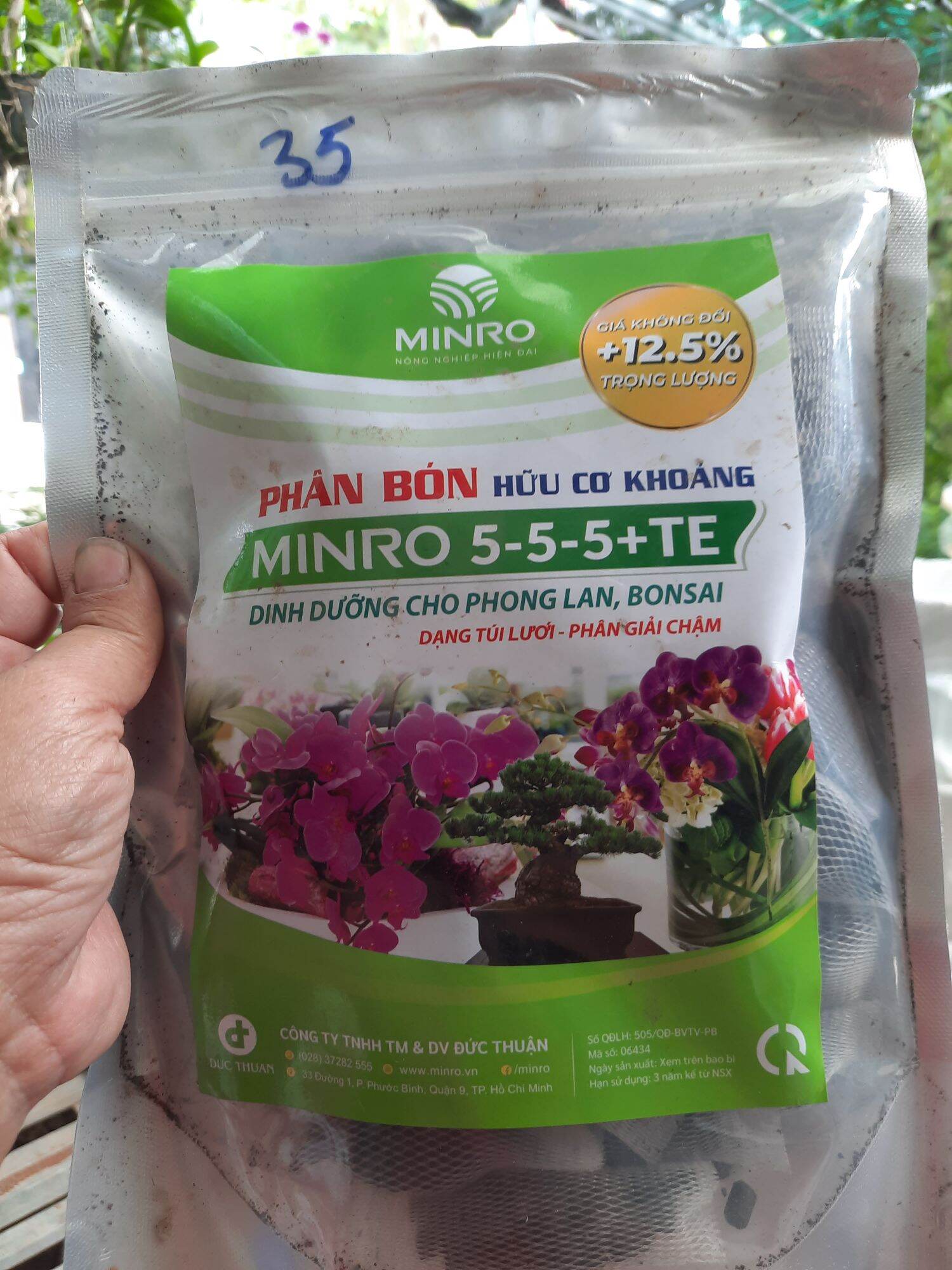 Phân bón hữu cơ khoảng ~ minro - 5 -5- 5+ te , dinh dưỡng cho phong lan, bông sai ~ dạng túi lưới ~ phân giải chậm