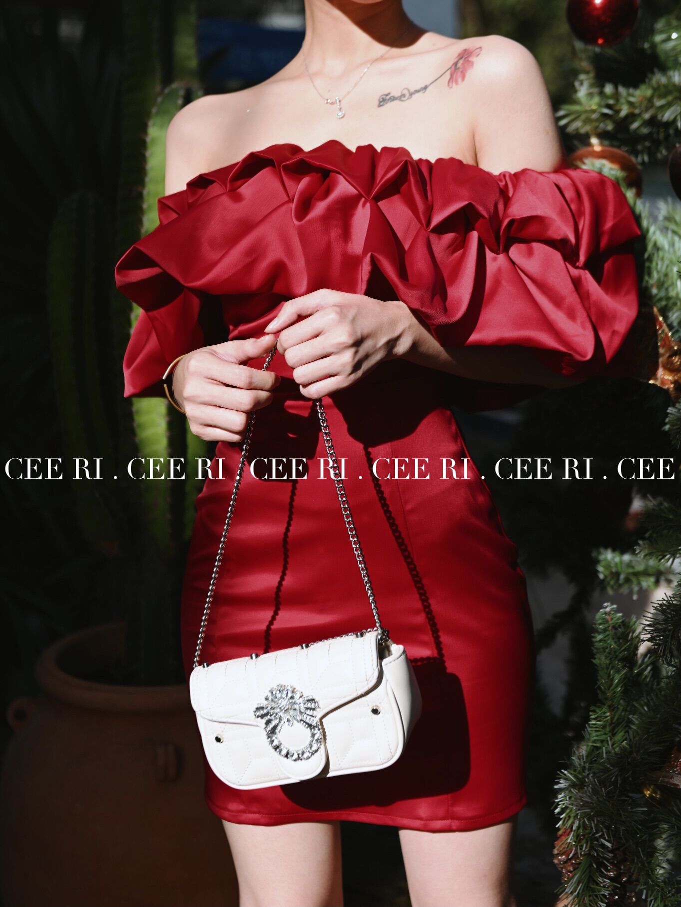 (ẢNH THẬT CEERI ) Váy lụa cao cấp vai bèo màu trắng + đỏ
