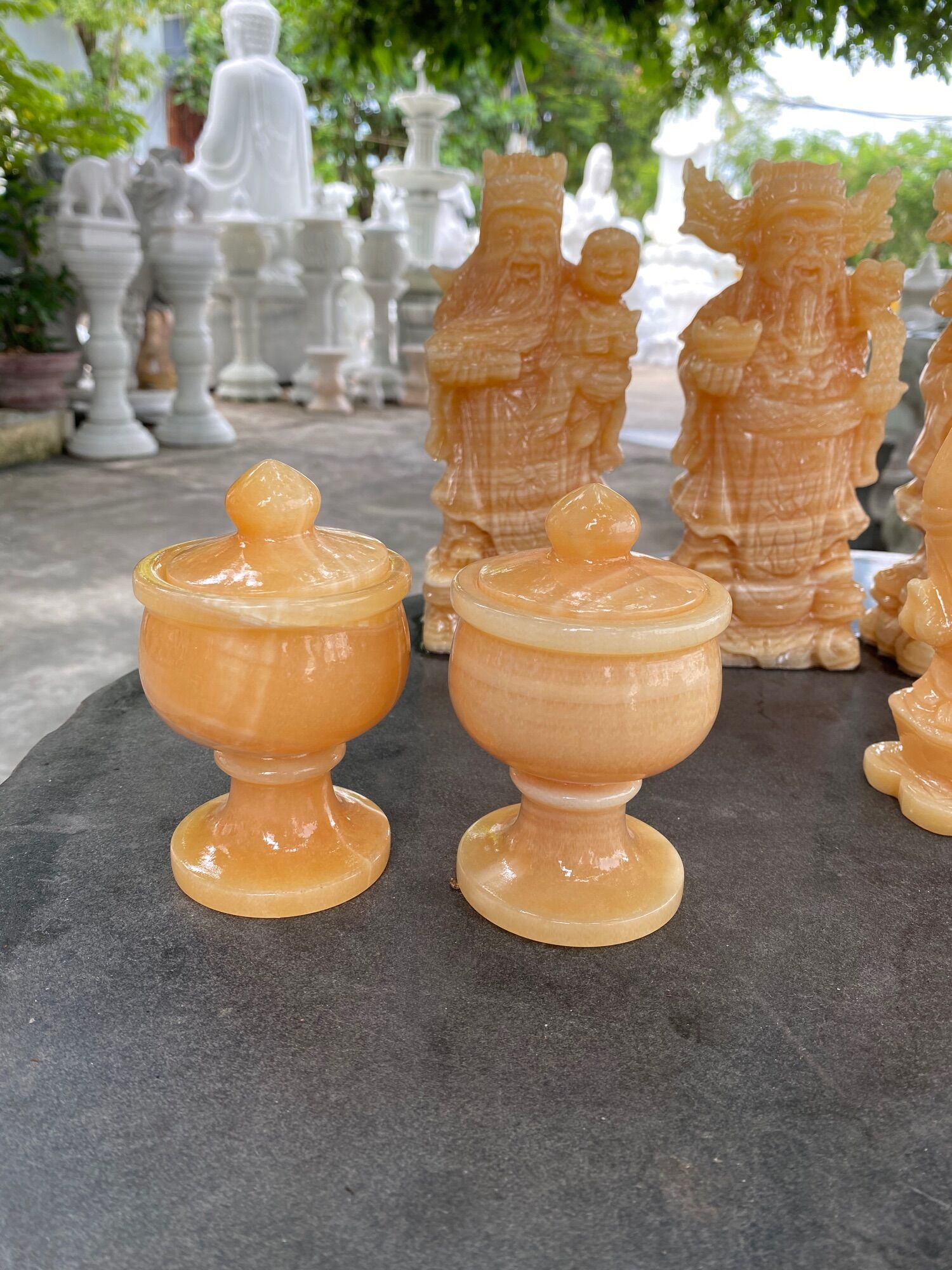 Bộ ly nước thờ cúng bằng đá ngọc - cao 11cm ngang 7,5cm nặng 400gr. mỗi ly giảm còn 350k. 2 ly 700k.