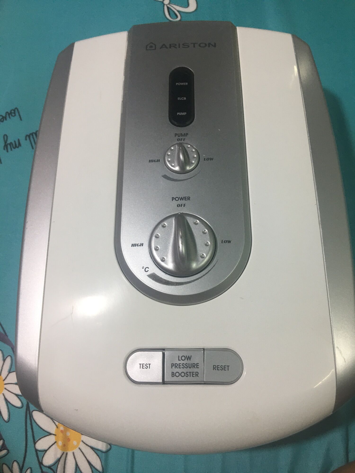 Núm điều chỉnh máy nước nóng ariston