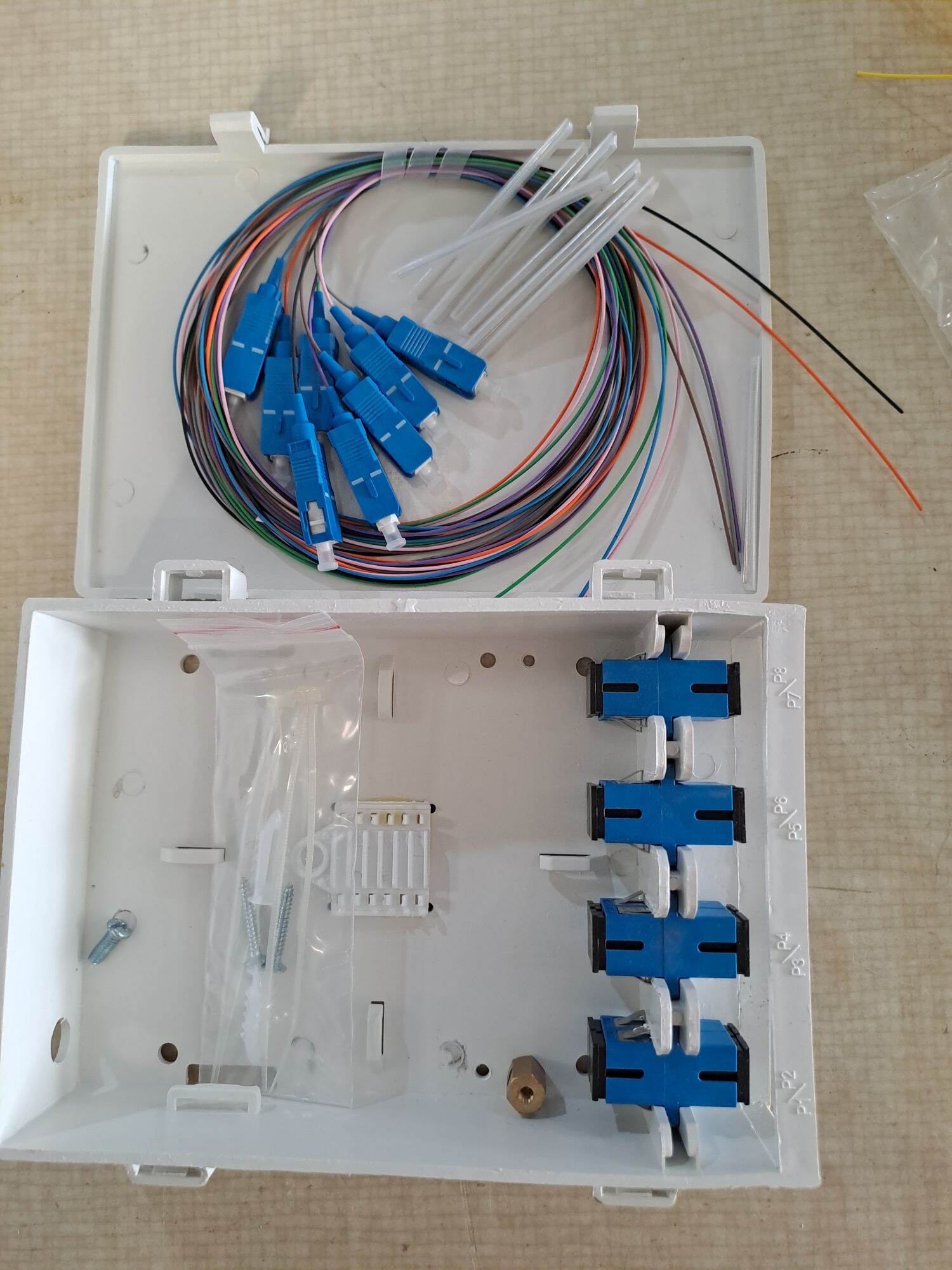 Hộp phối quang odf 8fo đầy đủ phụ kiện sc/apc-sc/upc giá chưa vat