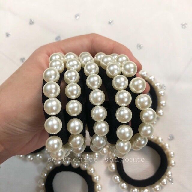 Cột tóc đính ngọc trai nhân tạo