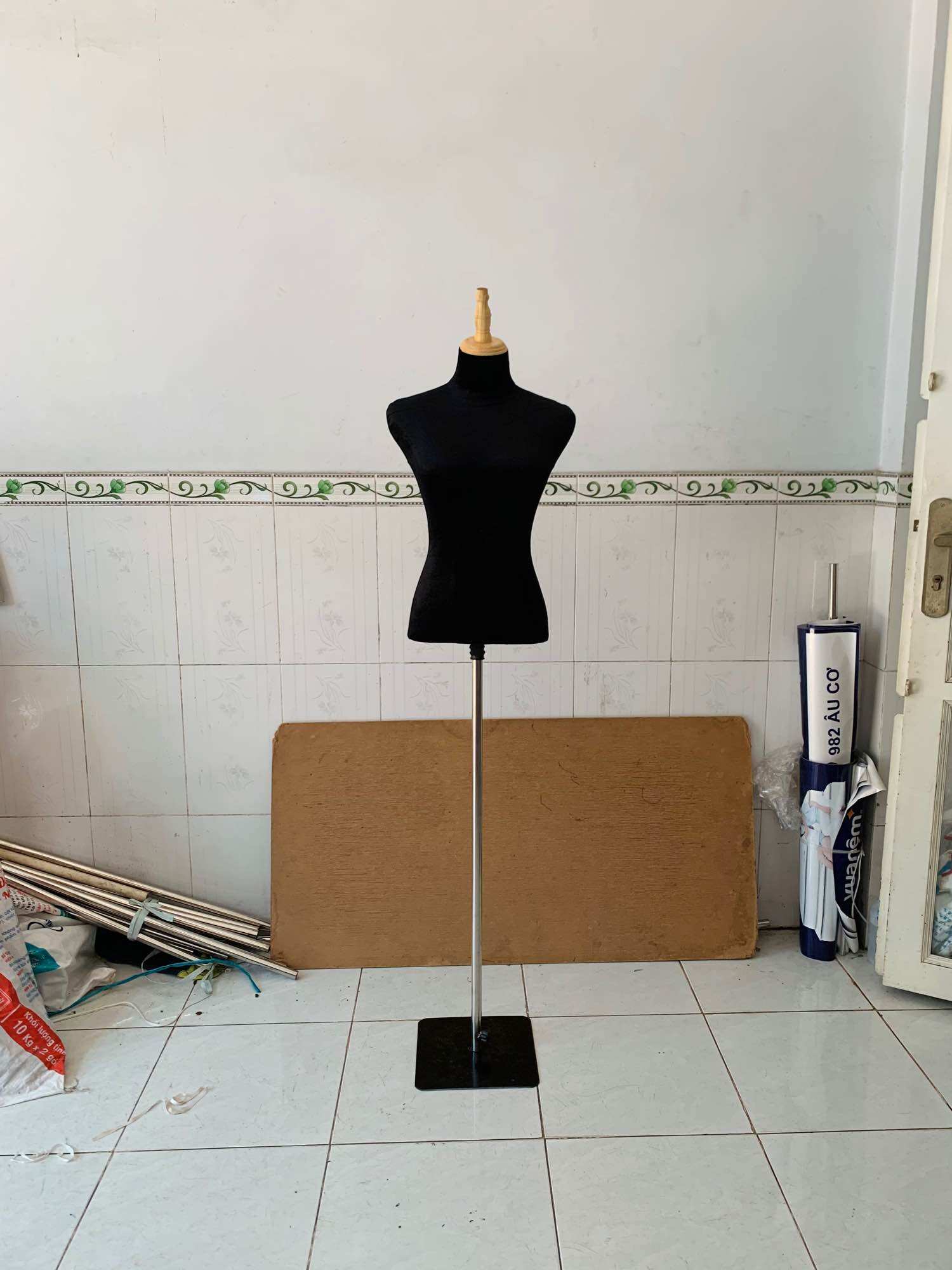 Manocanh bán thân nhung nữ đầu gỗ đế sắt