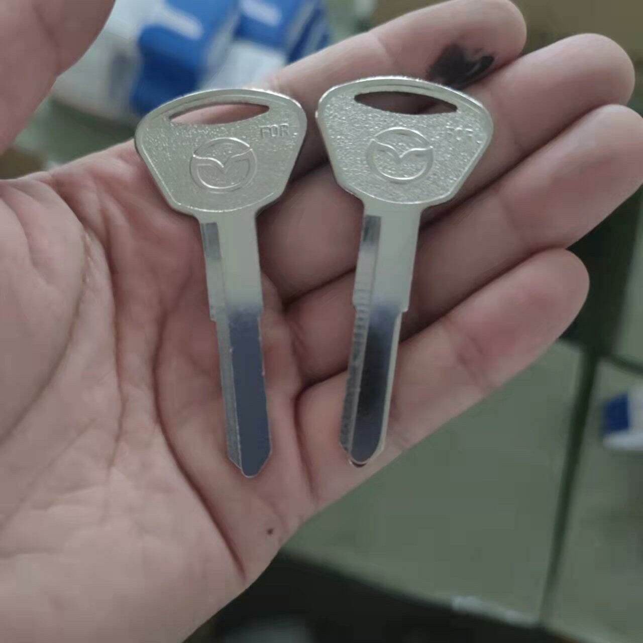 Chìa khoá xe ô.tô mazda ( combo 2 chìa )