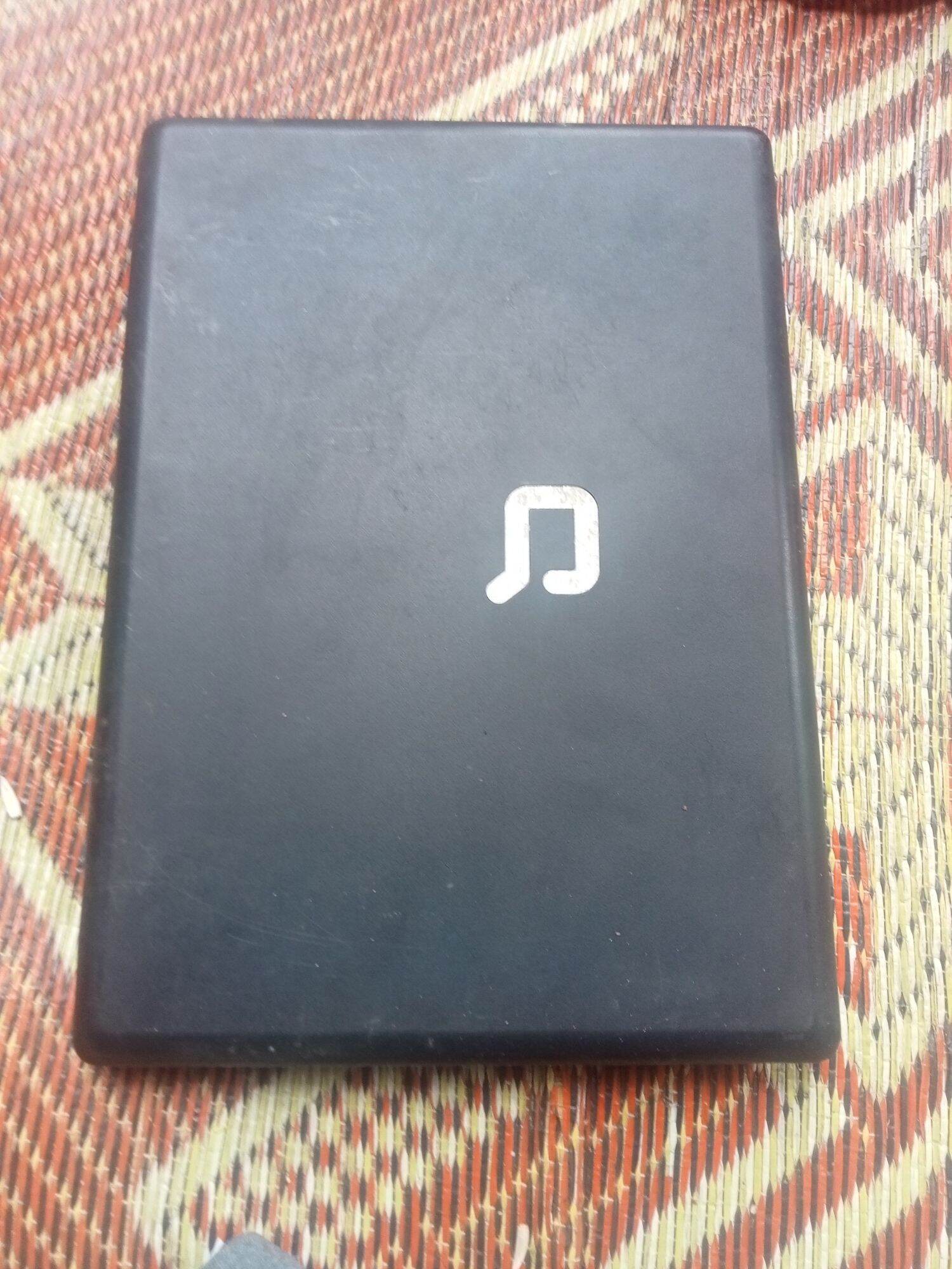 Laptop giá rẻ. Laptop HP Compaq c700