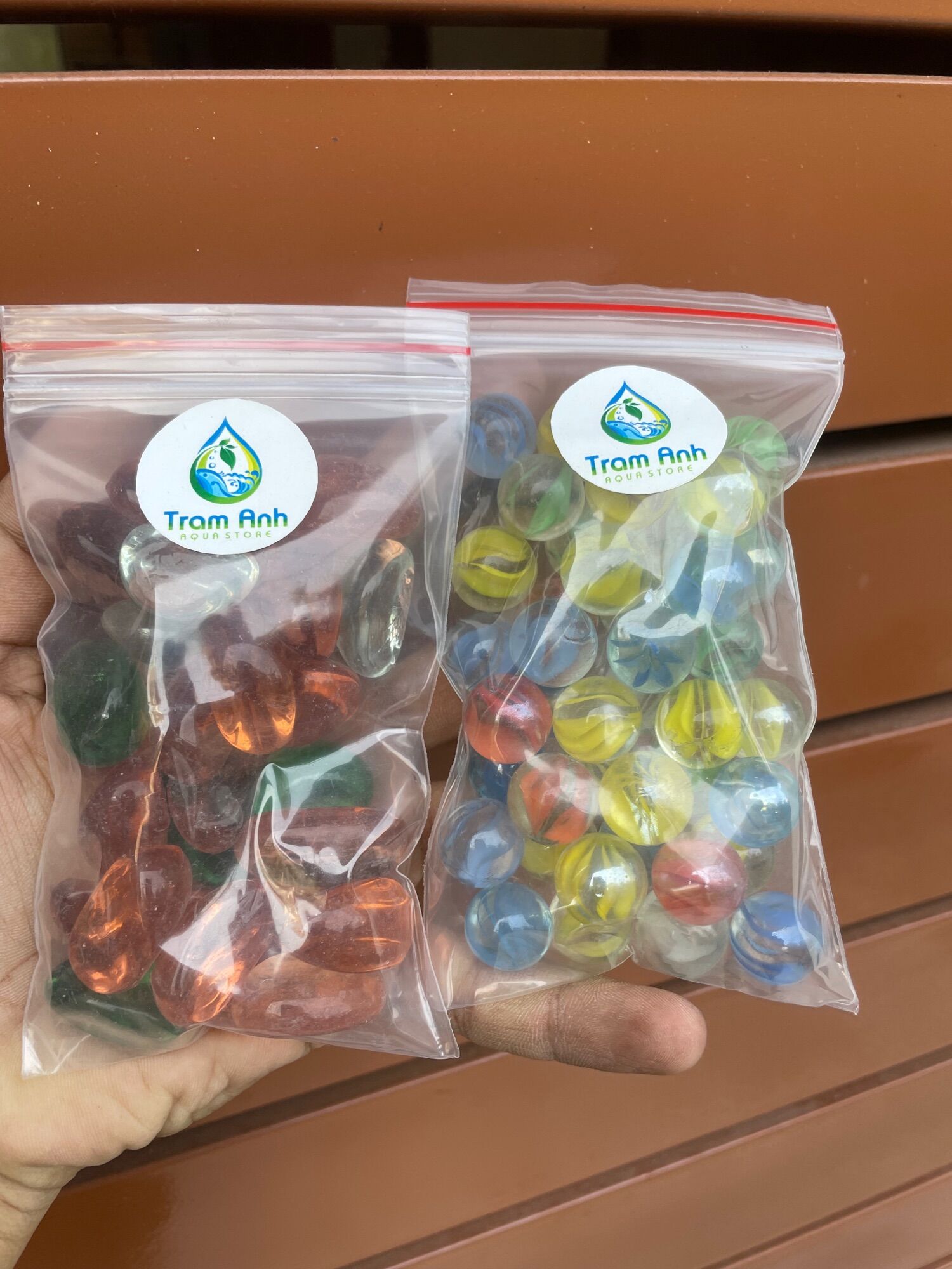 Sỏi thuỷ tinh nhiều màu trang trí cho bể cá 200G