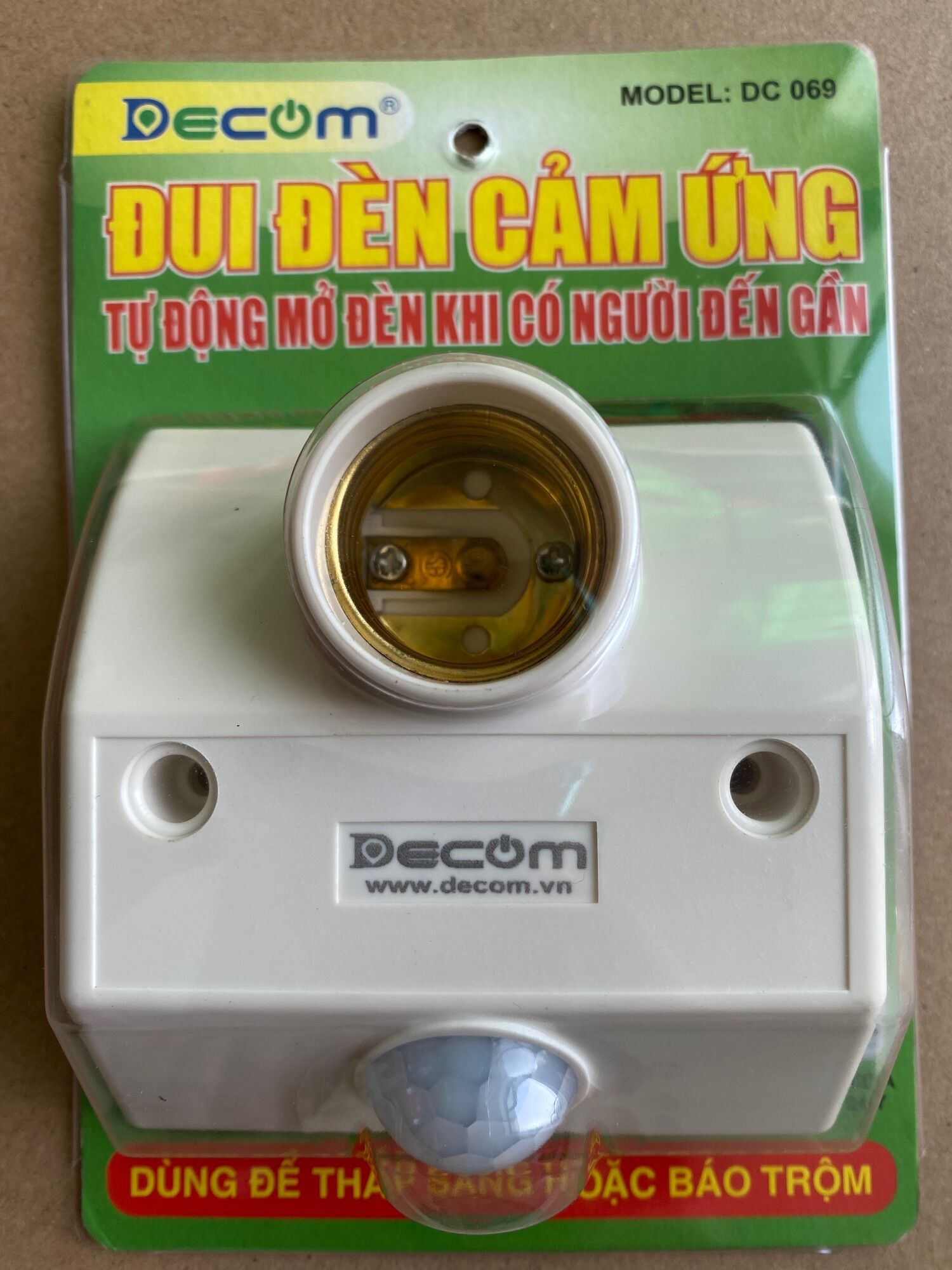 ĐUÔI ĐÈN CẢM ỨNG HỒNG NGOẠI DECOM