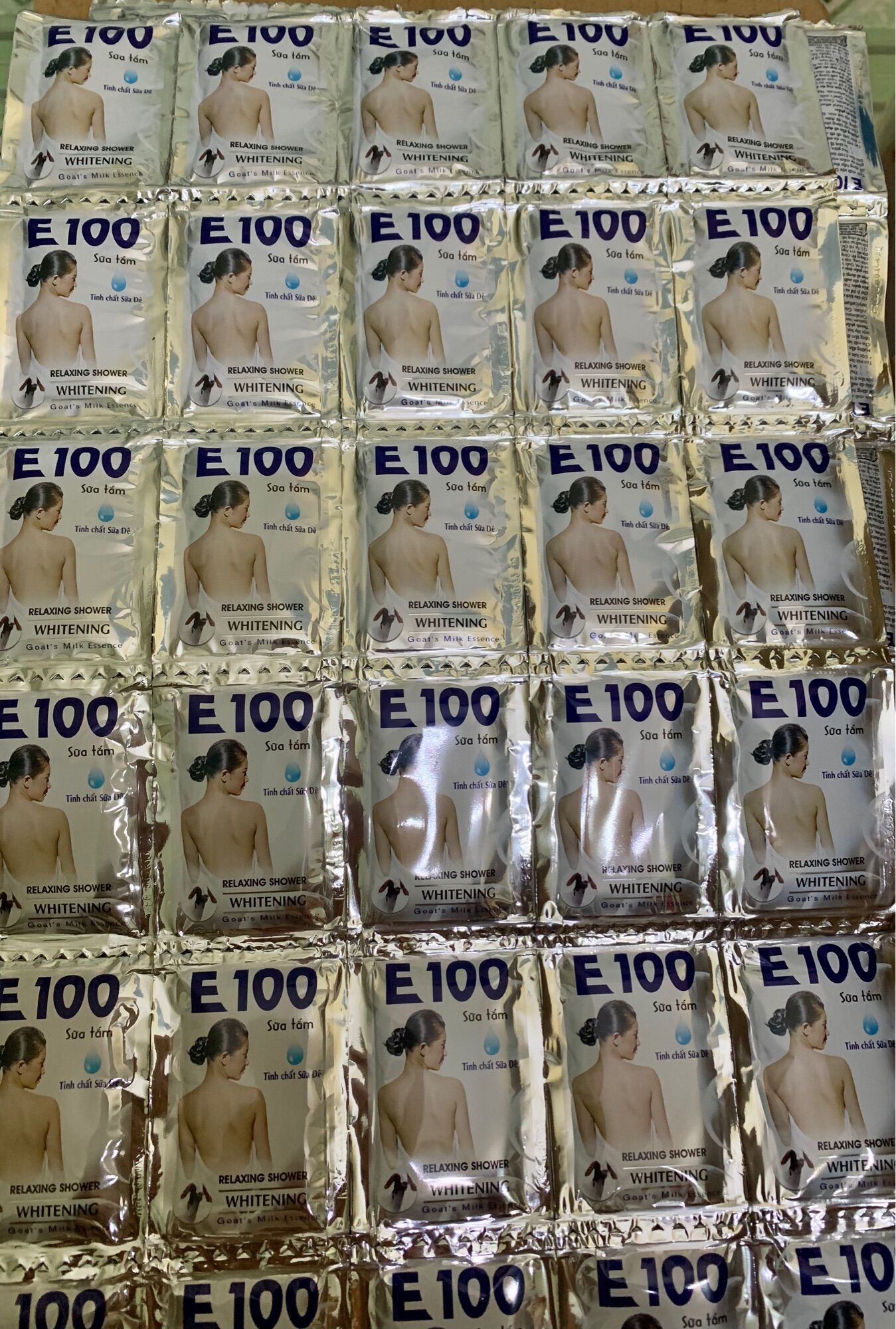 Sữa tắm trắng da E100 tinh chất sữa dê 10 dây